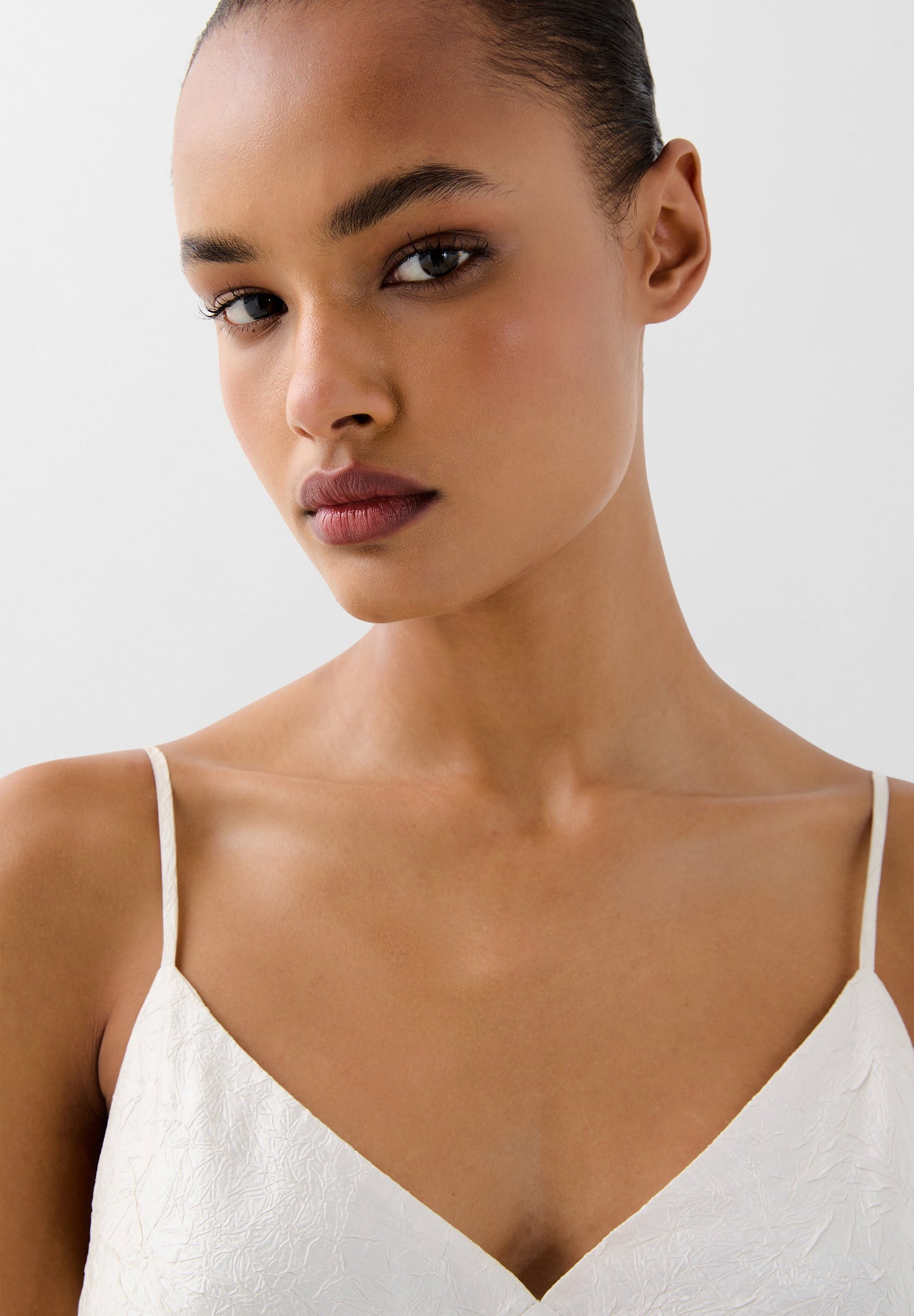 VESTIDO SLIP TEXTURA FLUIDO