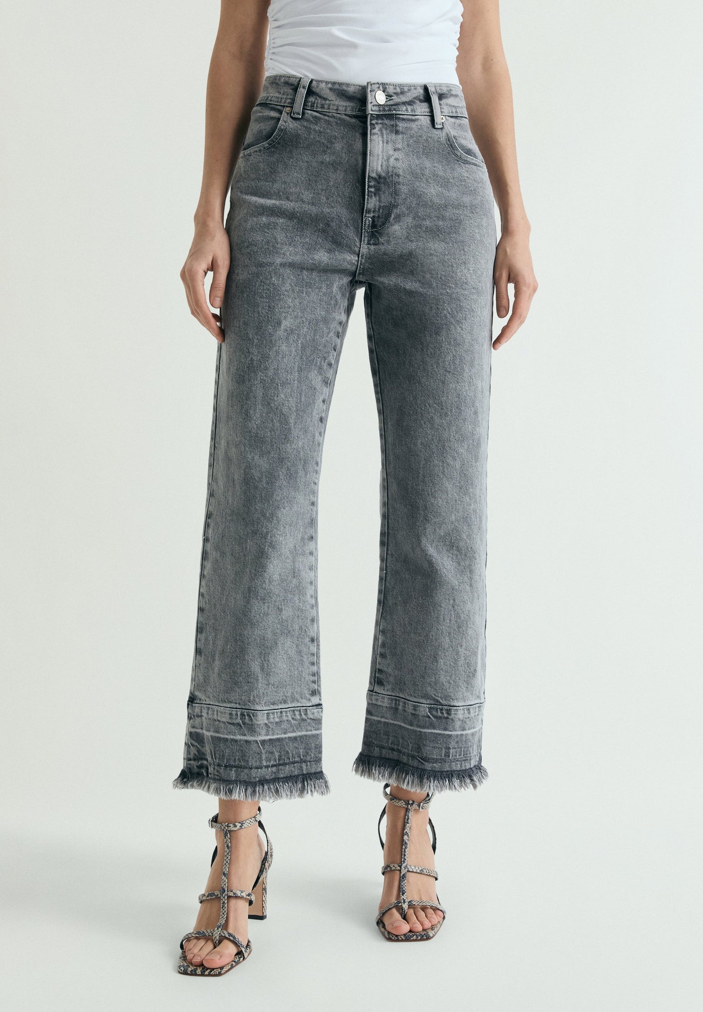 JEANS EFEITO DESBOTADO DESFIADOS