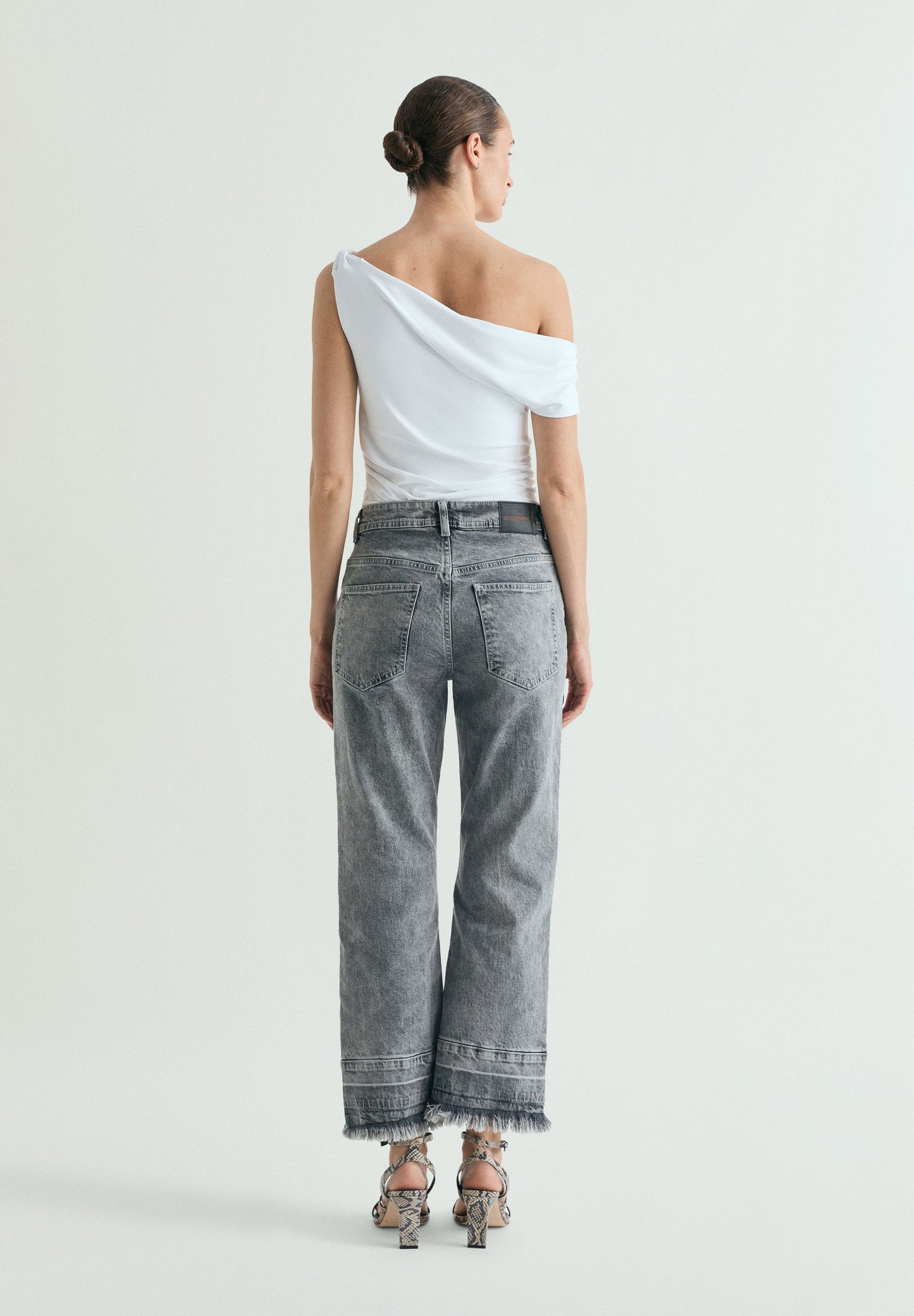 JEANS EFEITO DESBOTADO DESFIADOS