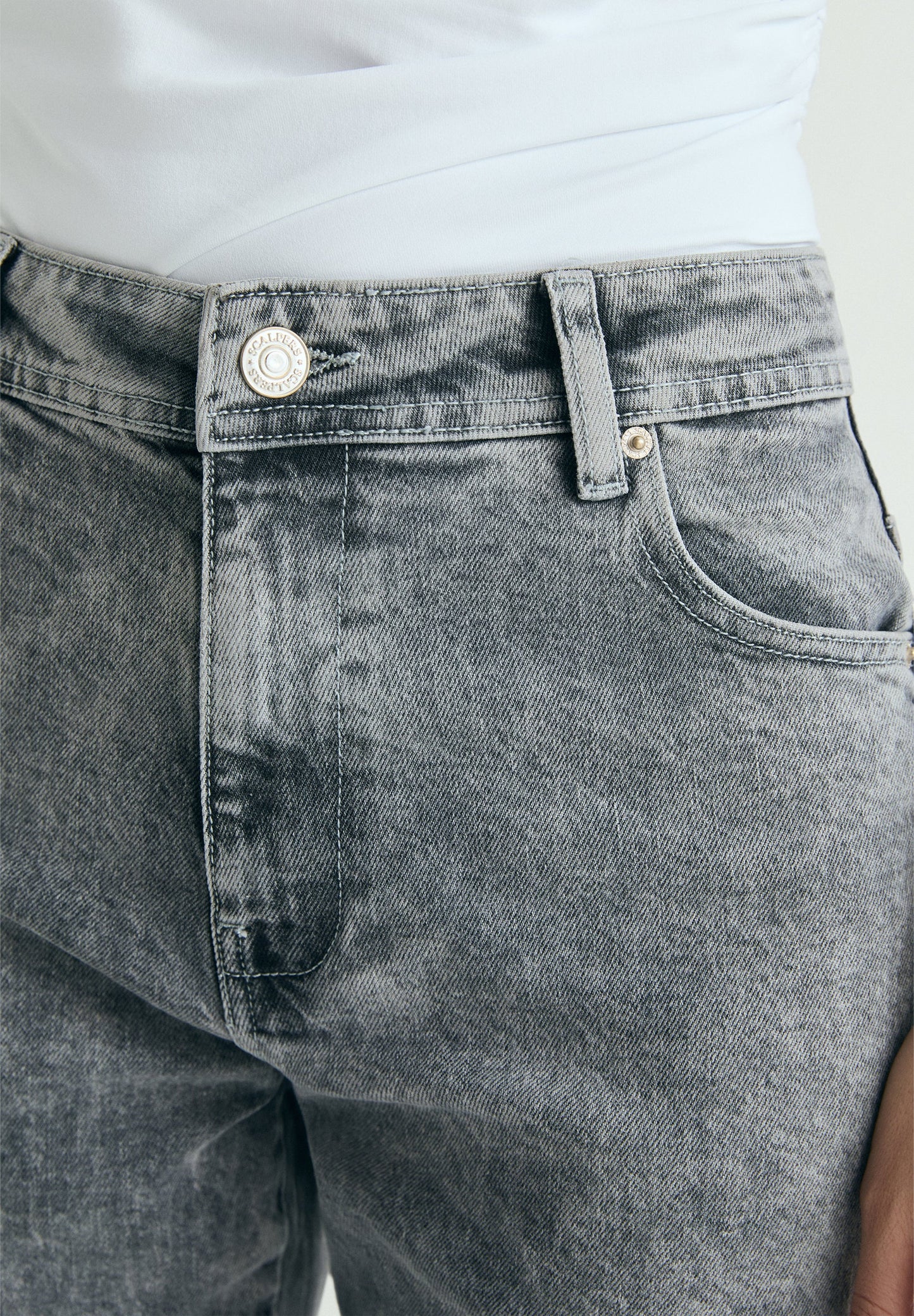 JEANS EFEITO DESBOTADO DESFIADOS