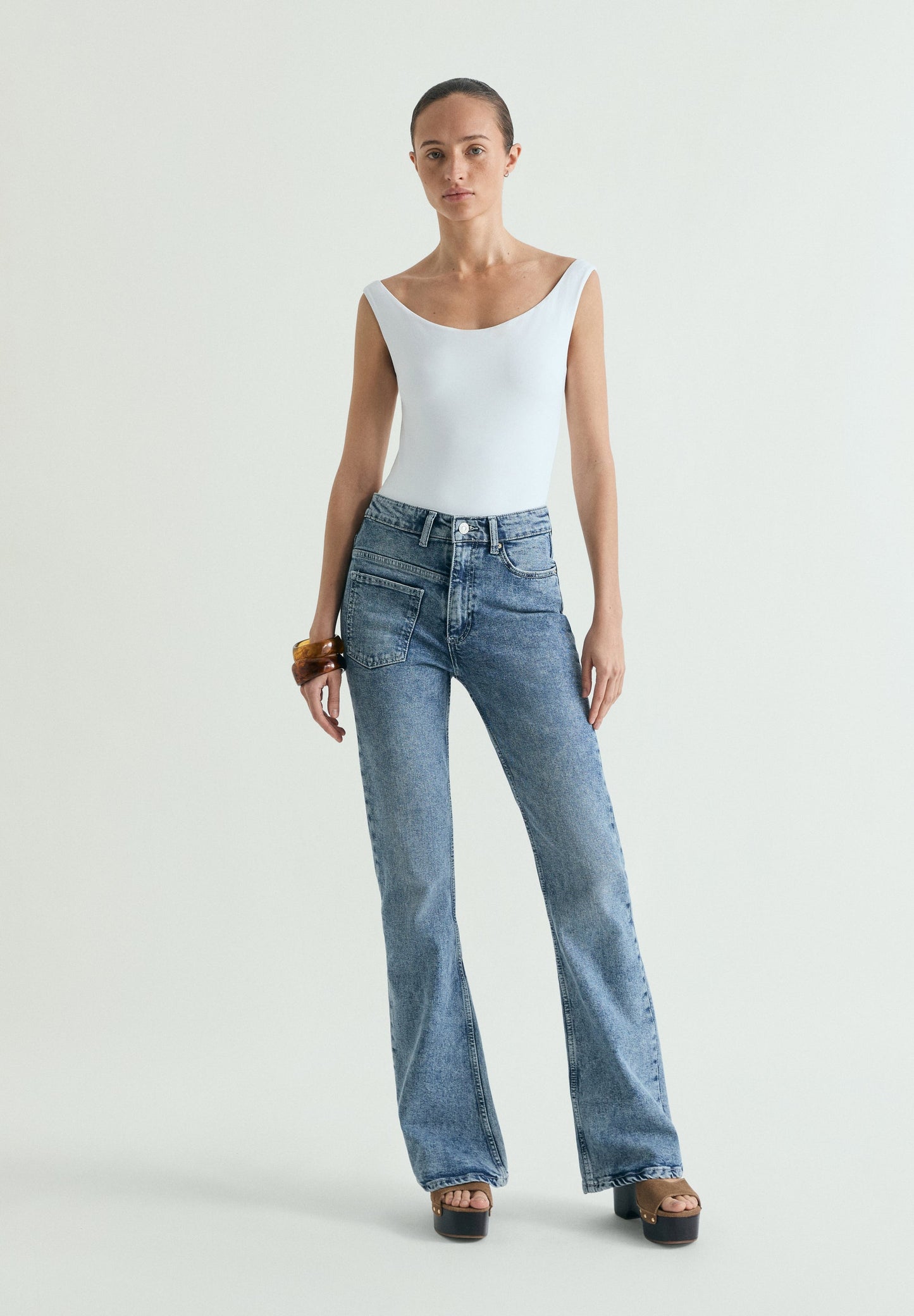 JEANS COM BOLSO ASSIMÉTRICO