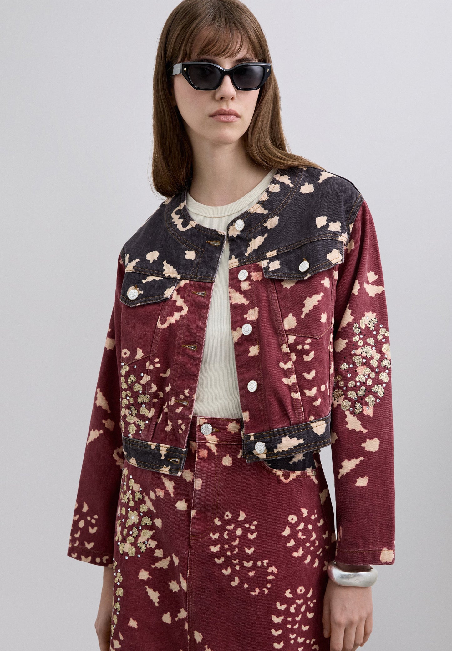 CAMISA DENIM CROPPED COM PADRÃO