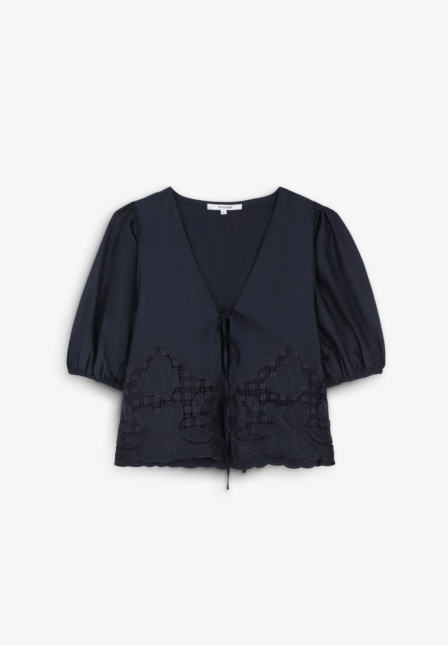 BLUSA BORDADA COM LAÇOS