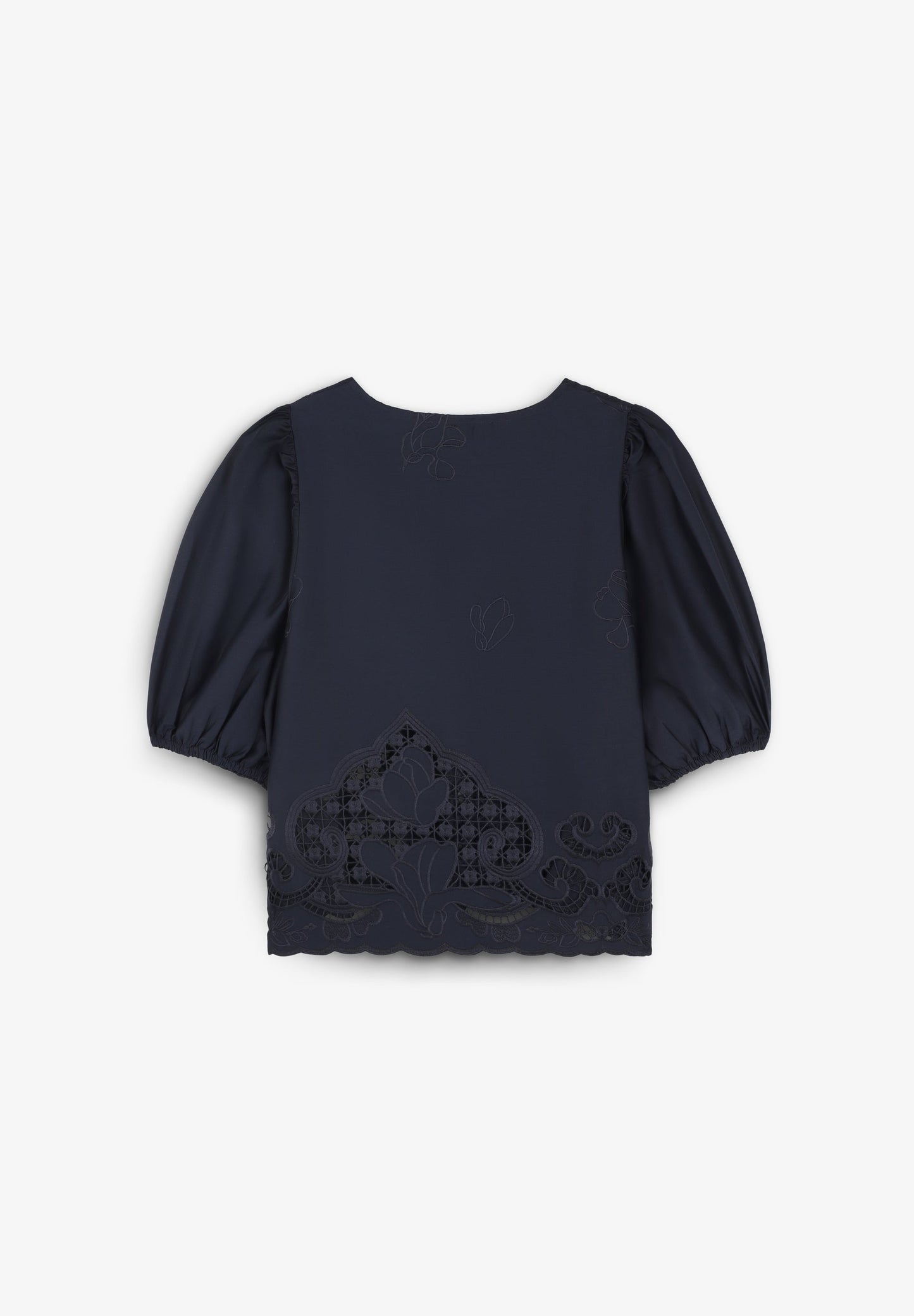 BLUSA BORDADA COM LAÇOS