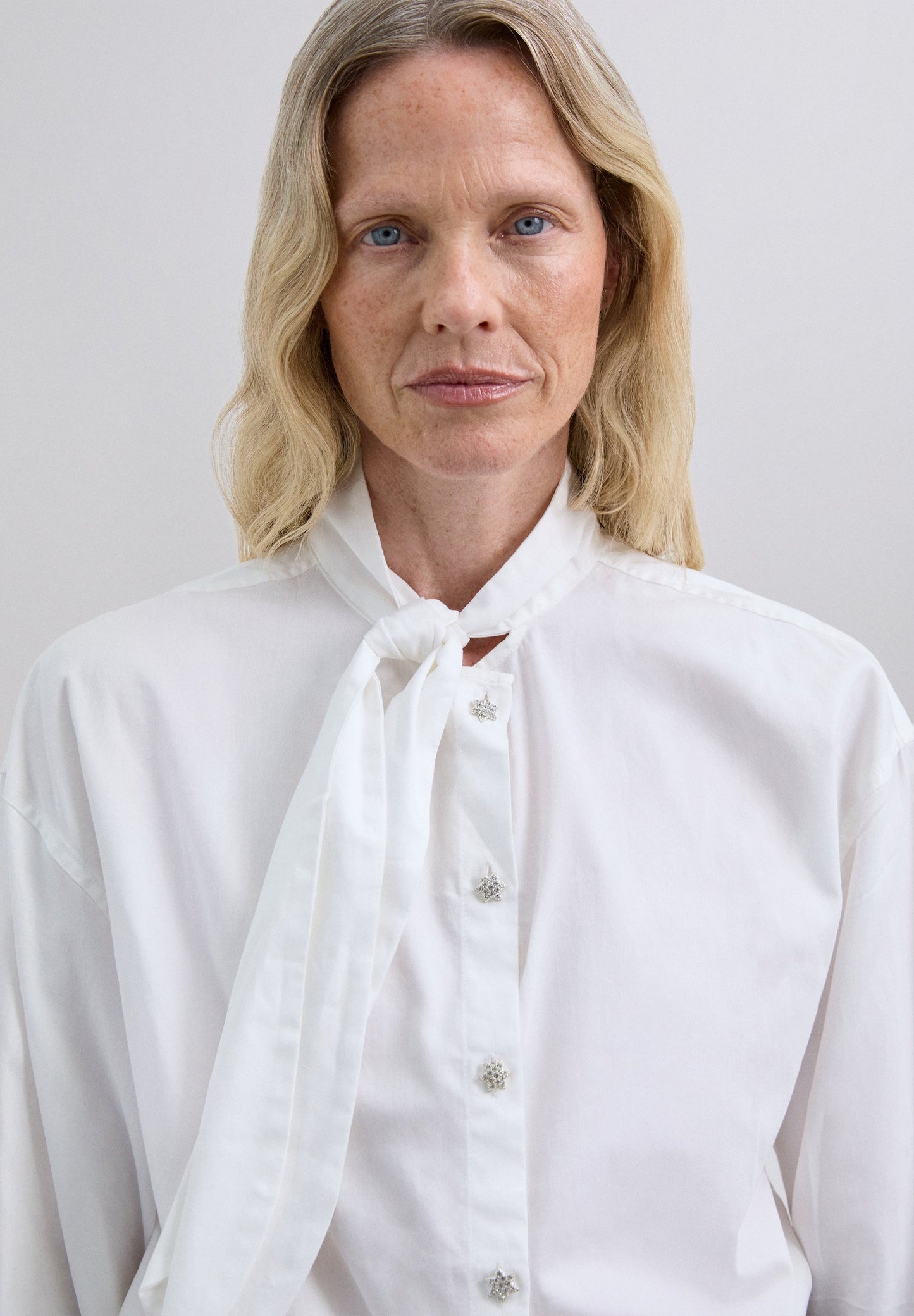 CAMISOLA COM PORMENOR DE LAÇO