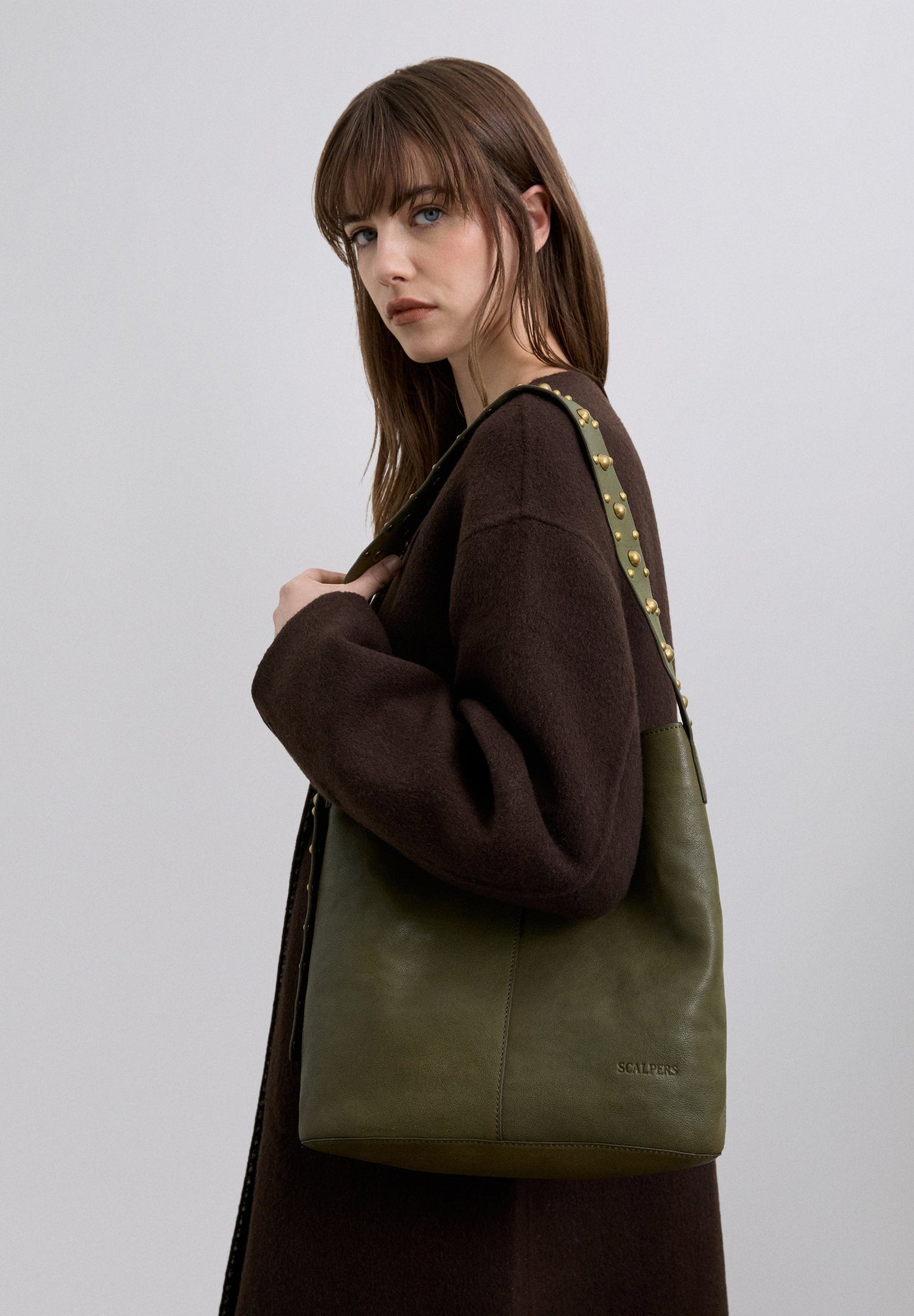 BOLSA DE PELE COM TACHAS