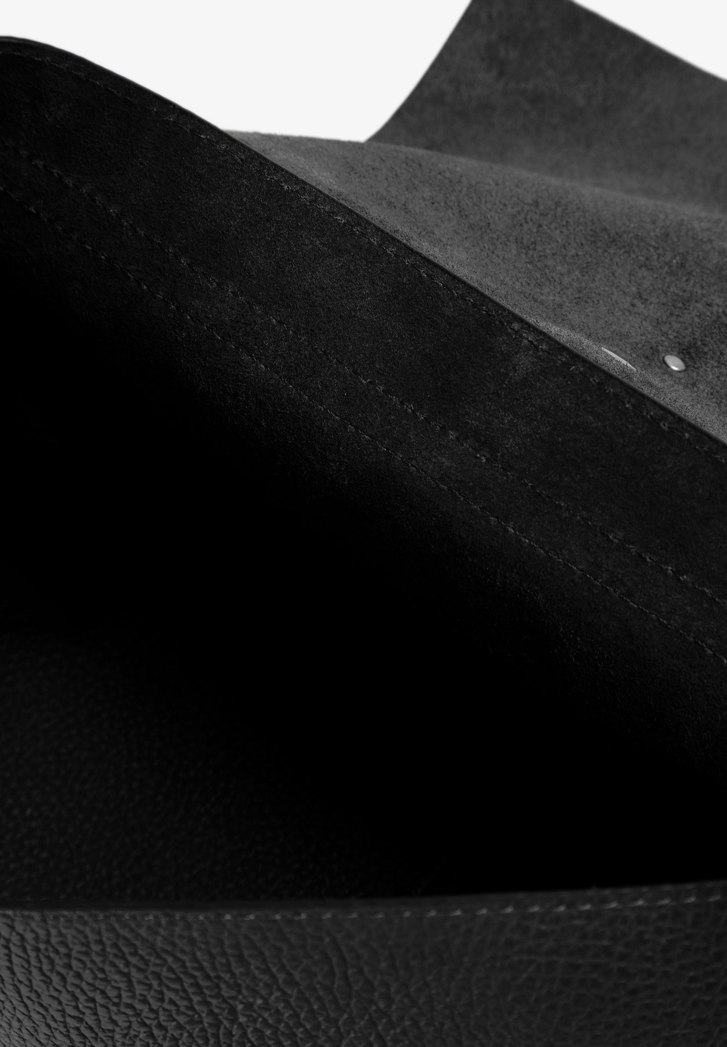 BOLSA EM PELE PORMENORES STUDS