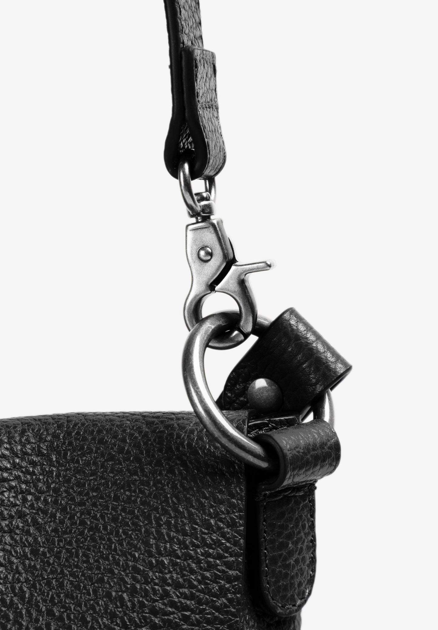 BOLSA EM PELE PORMENORES STUDS