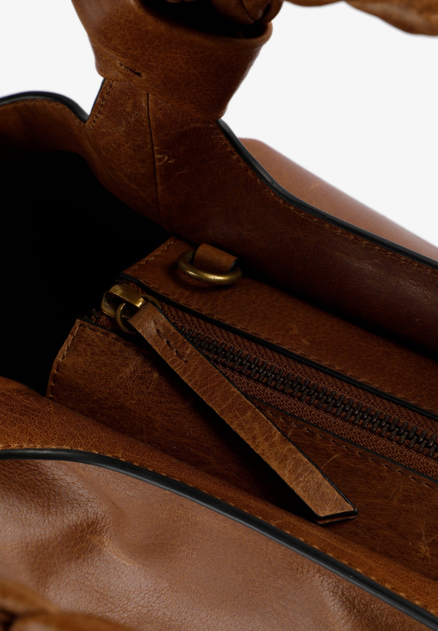 BOLSA DE MÃO EM PELE COM ALÇA ENTRANÇADA