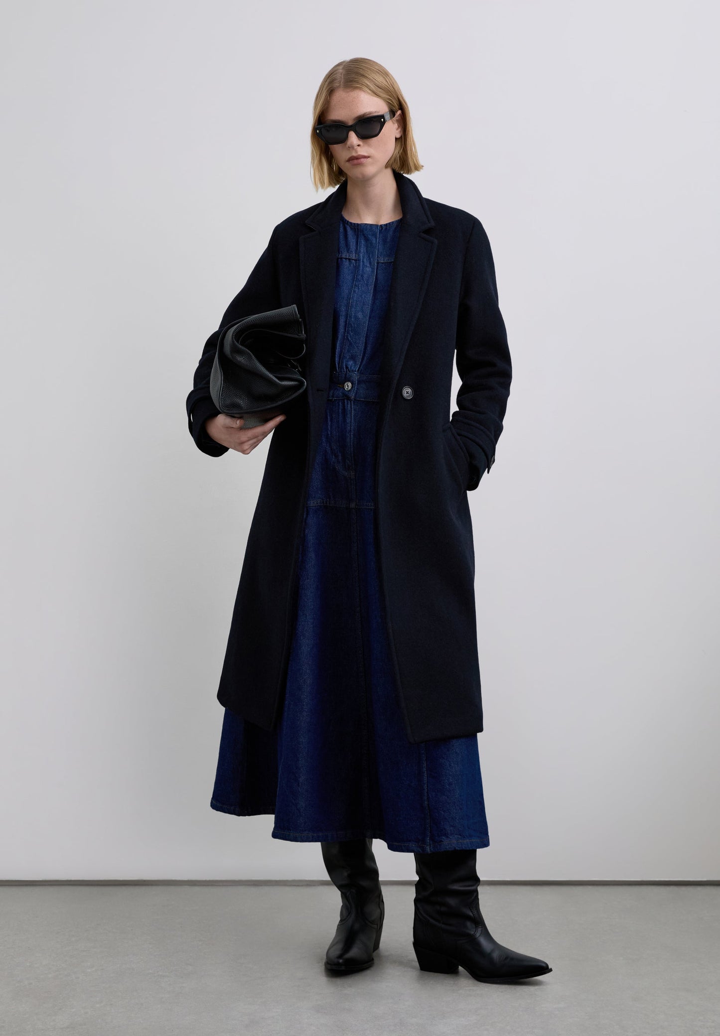 CASACO COM CINTO EM CONTRASTE