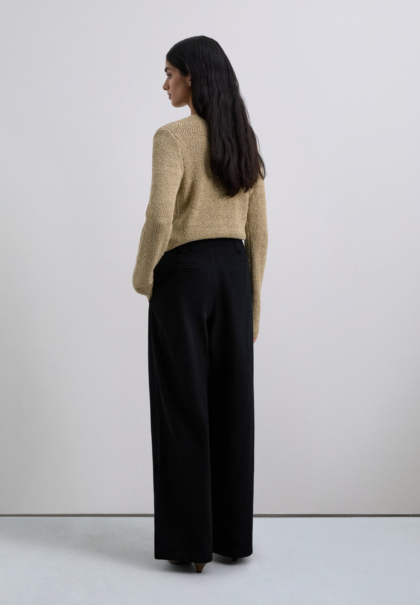 CALÇAS COM PINÇA EM ALGODÃO