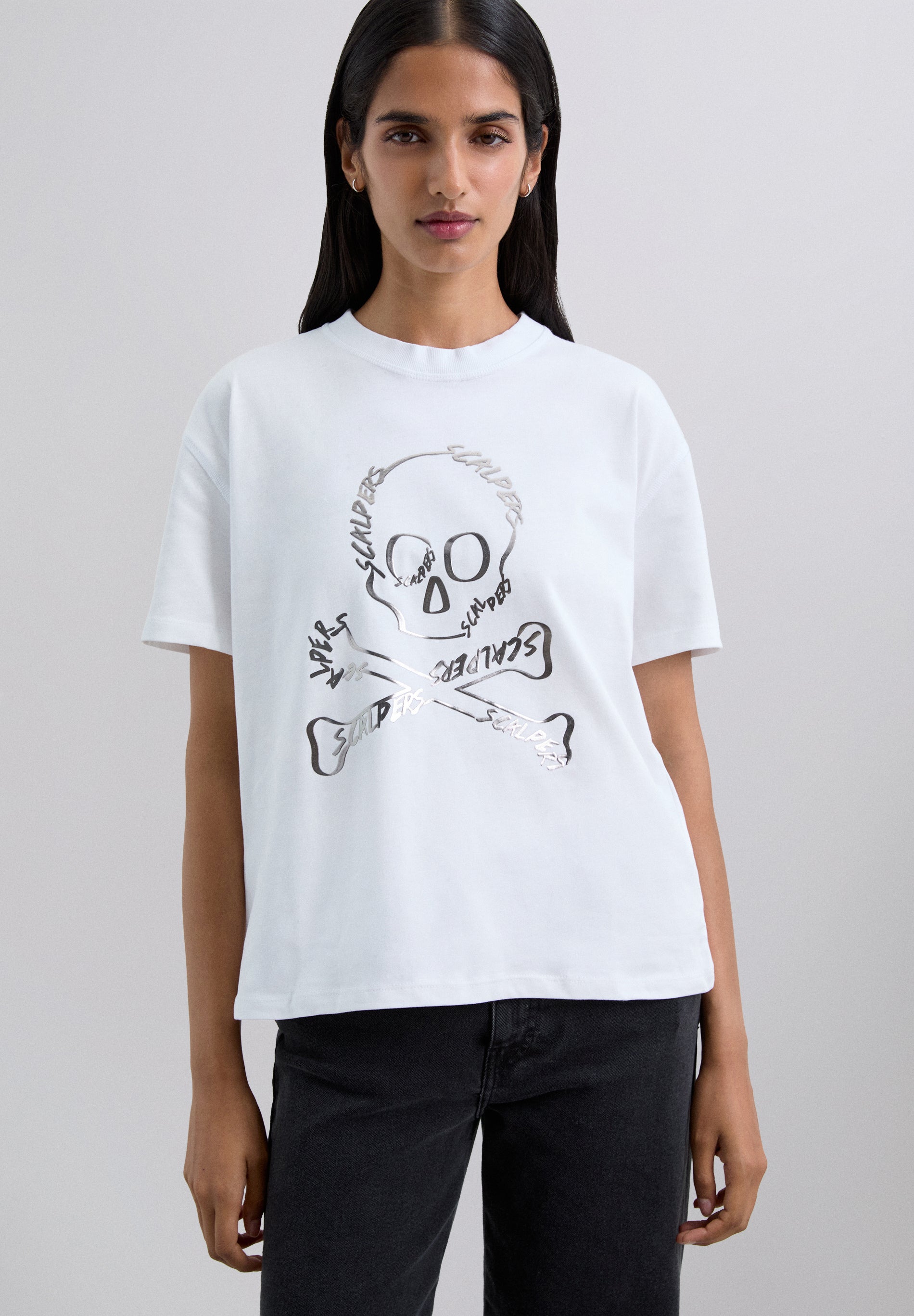 T-SHIRT COM PADRÃO DE LOGÓTIPO