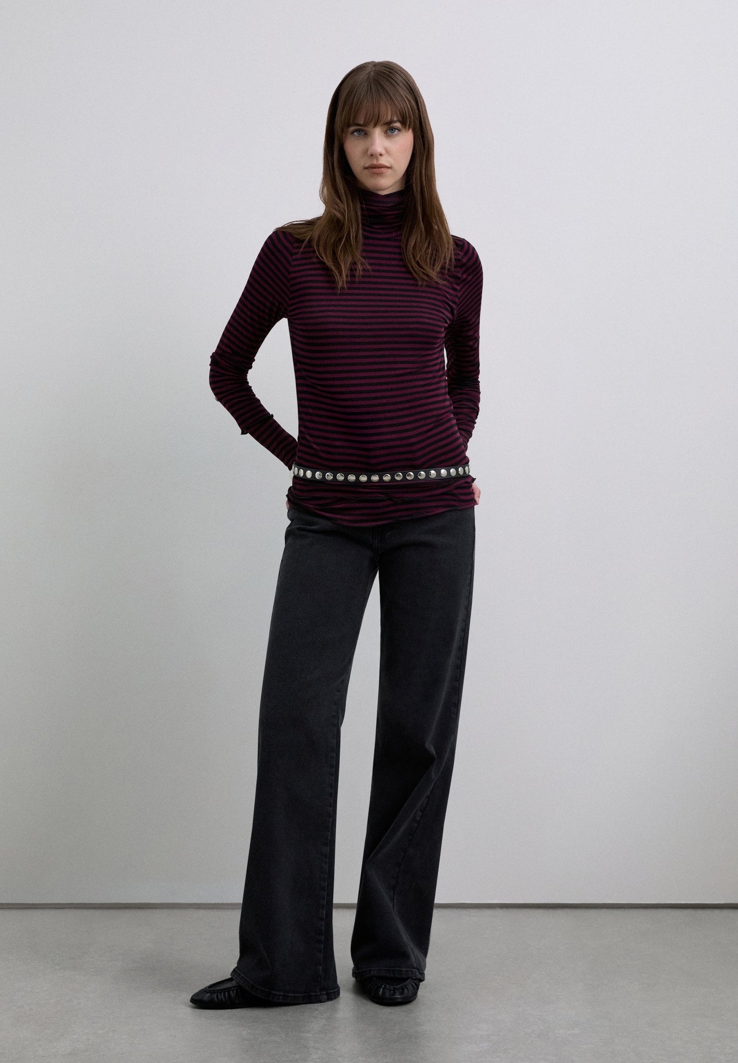 T-SHIRT ÀS RISCAS DE MANGA COMPRIDA