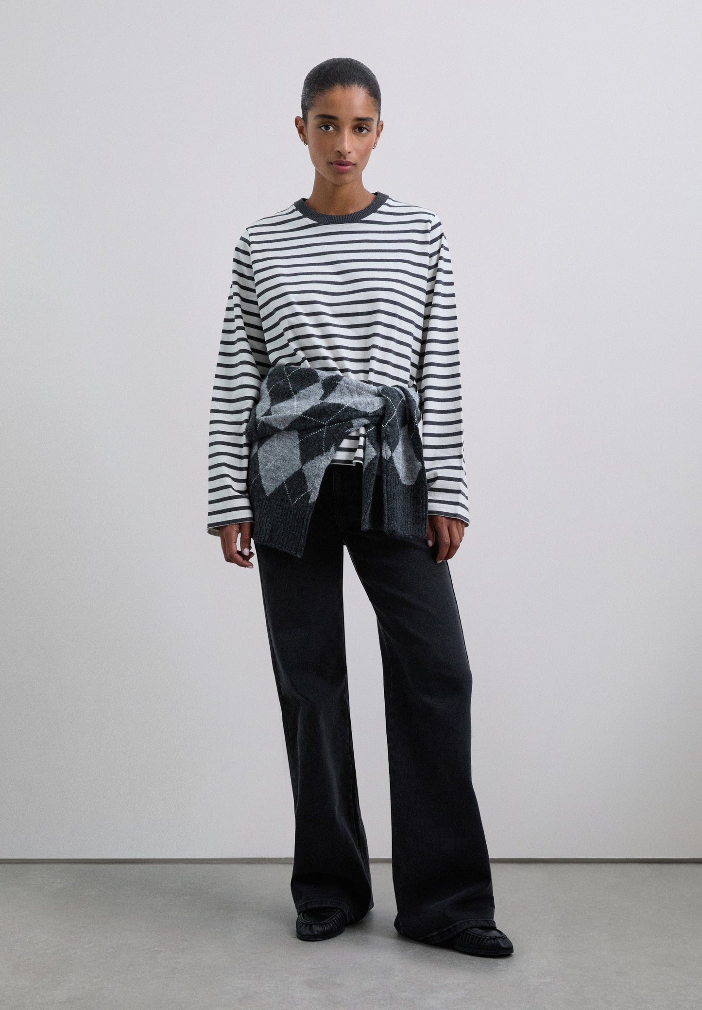 T-SHIRT ÀS RISCAS DE MANGA COMPRIDA