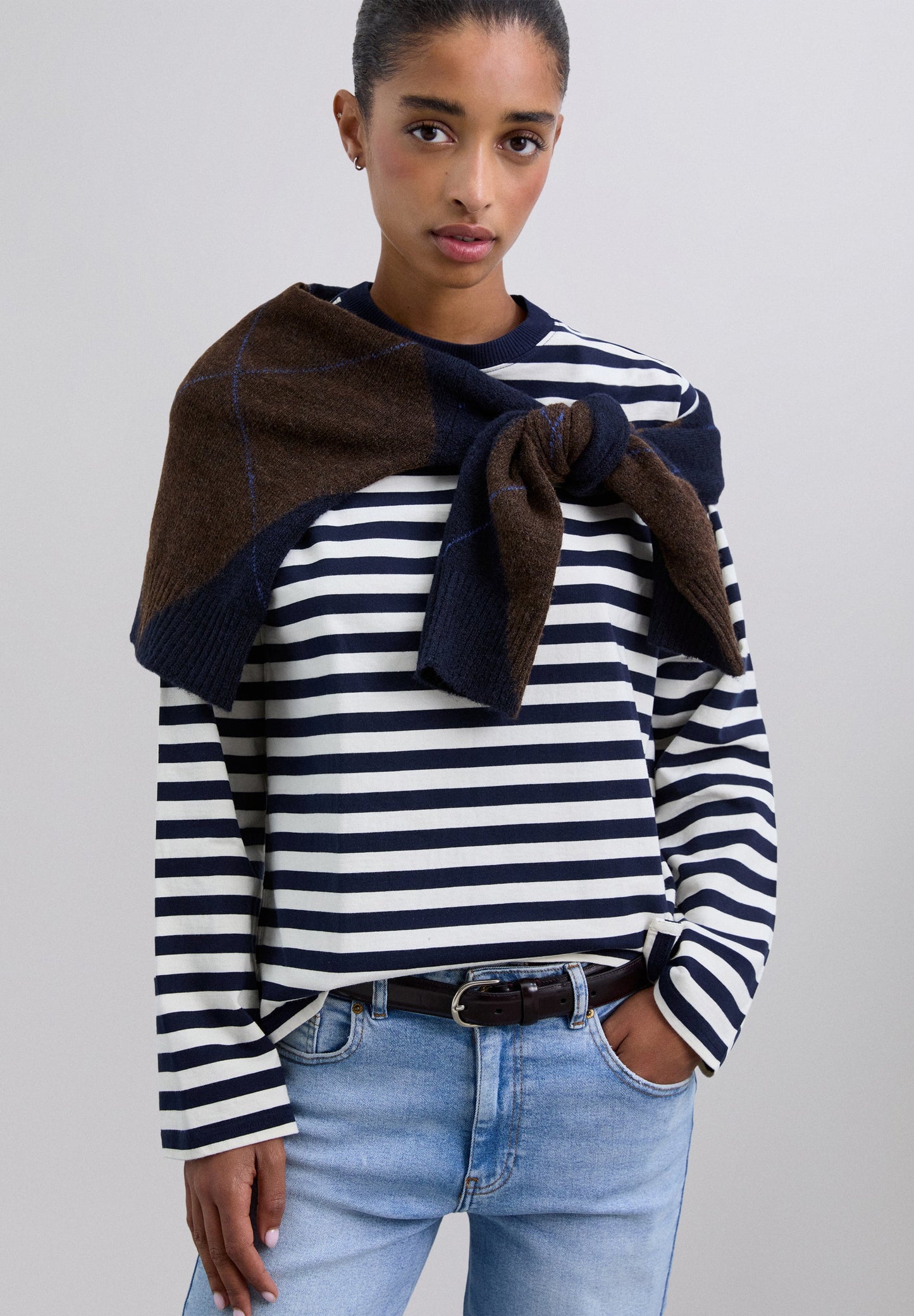 T-SHIRT ÀS RISCAS DE MANGA COMPRIDA