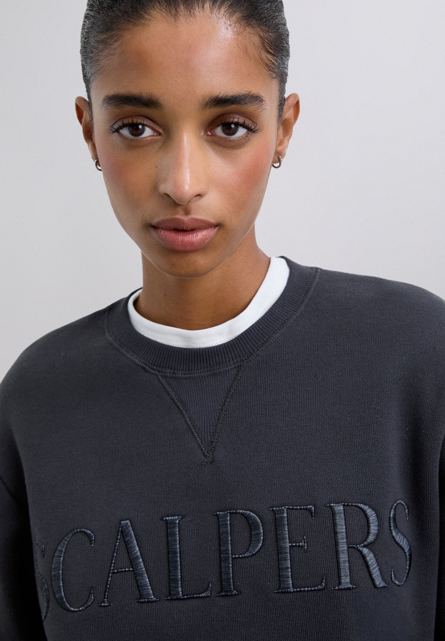 SWEATSHIRT COM PADRÃO DE LOGÓTIPO