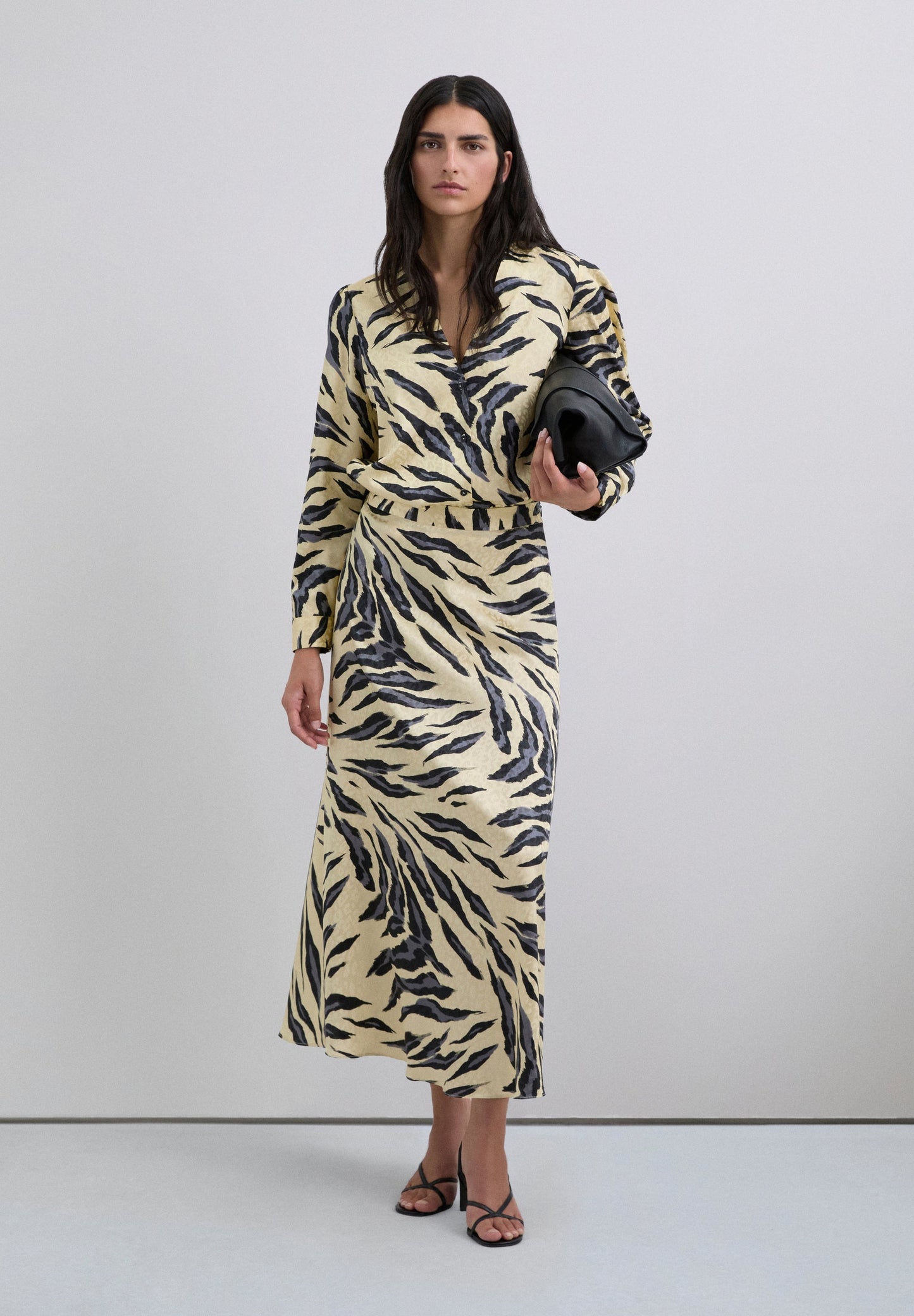 BLAZER ACETINADO COM ESTAMPADO ANIMAL