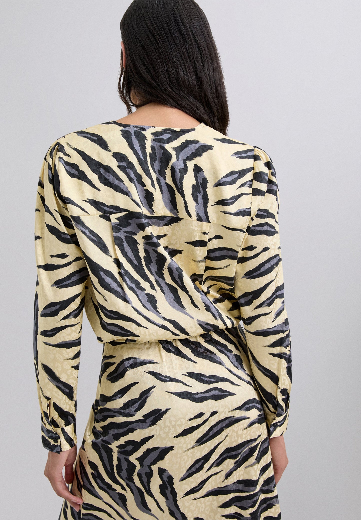 BLAZER ACETINADO COM ESTAMPADO ANIMAL