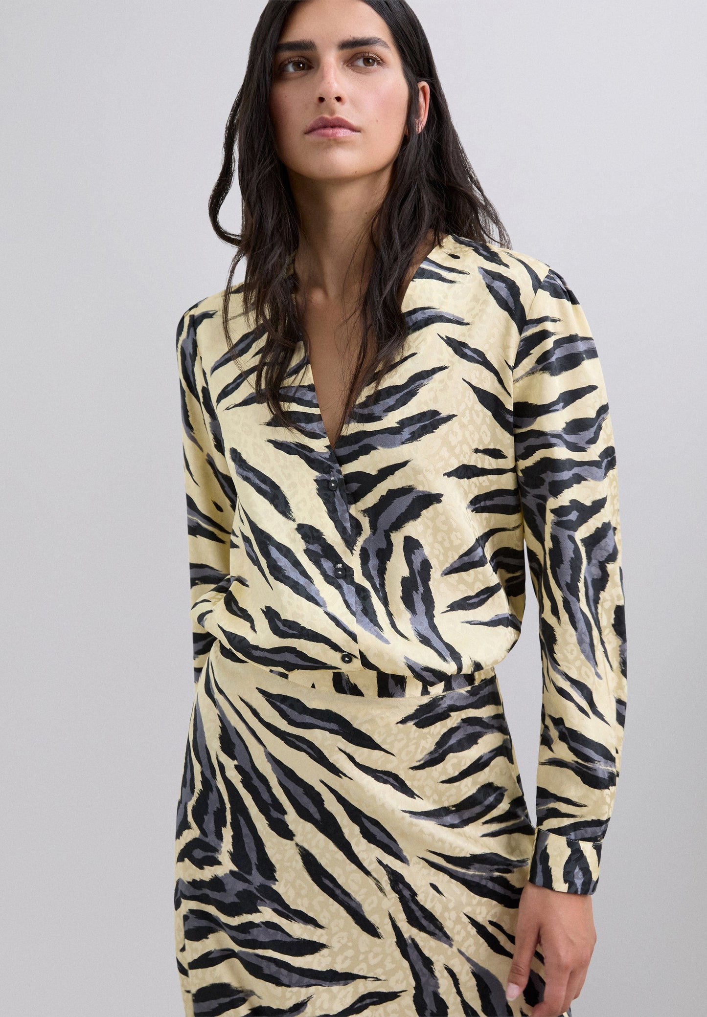 BLAZER ACETINADO COM ESTAMPADO ANIMAL