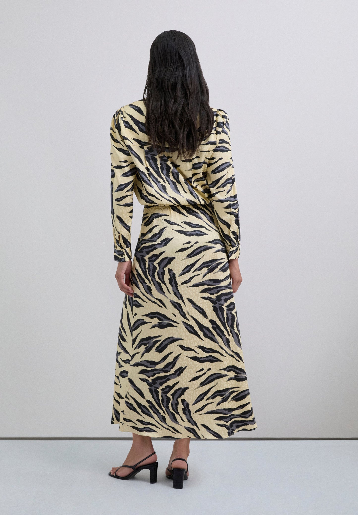 SAIA MIDI COM ESTAMPADO ANIMAL