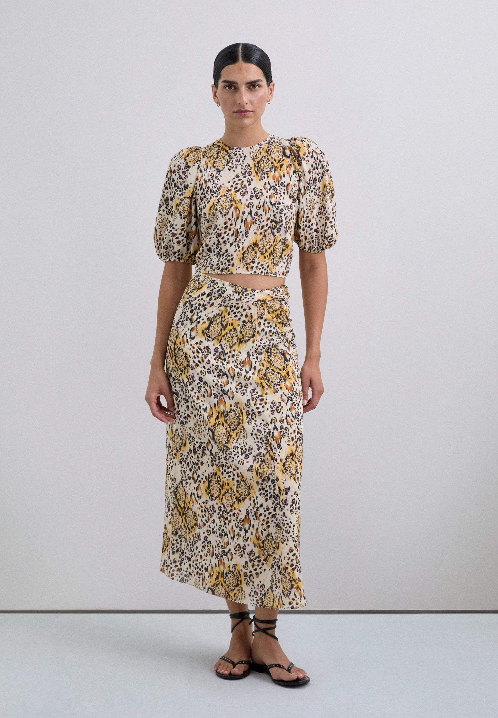 SAIA COM ESTAMPADO ANIMAL