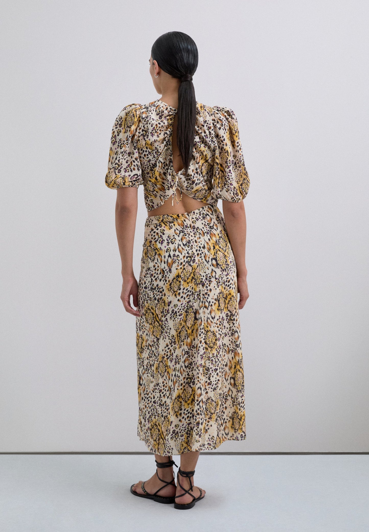 SAIA COM ESTAMPADO ANIMAL