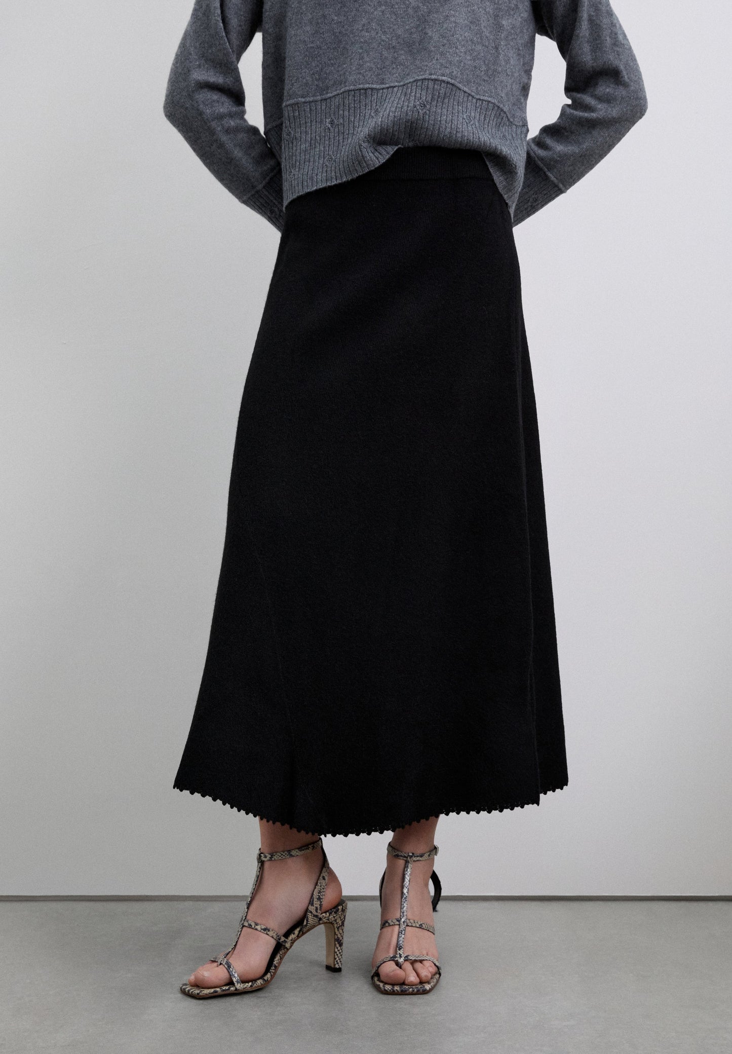 SAIA ASSIMÉTRICA ACABAMENTO ESPECIAL