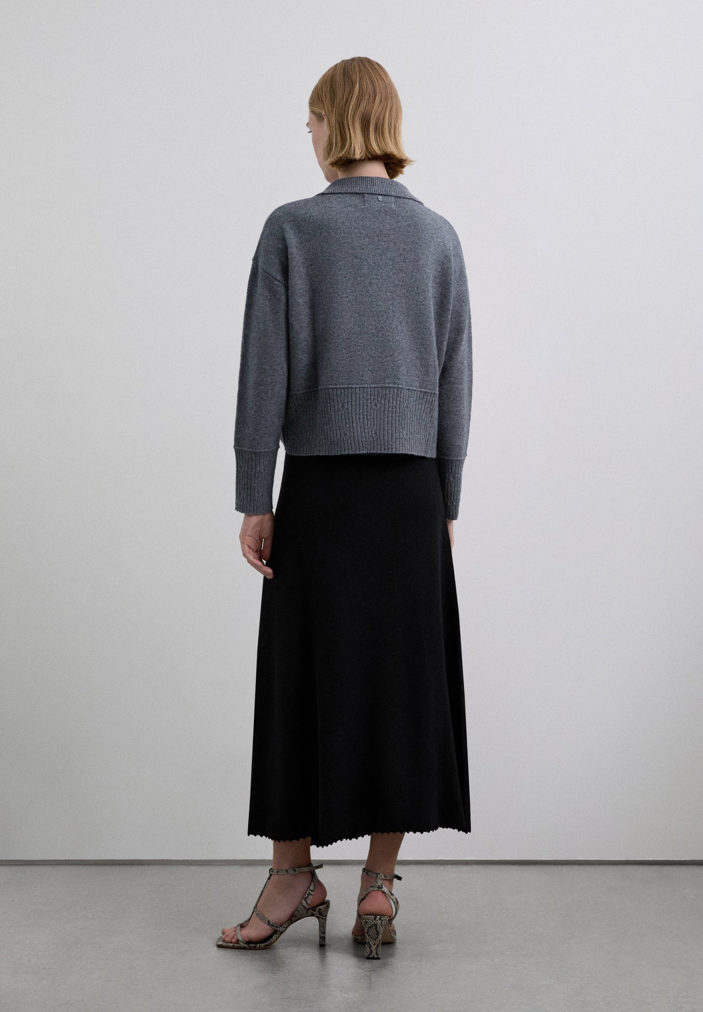 SAIA ASSIMÉTRICA ACABAMENTO ESPECIAL