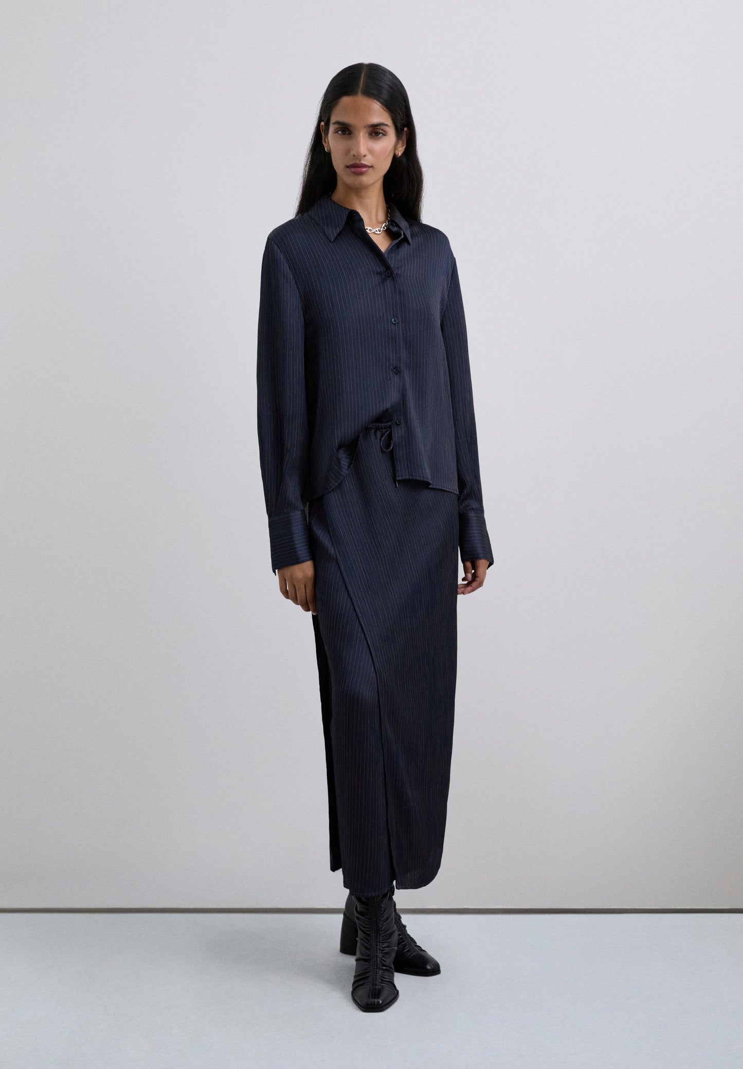 SAIA COMPRIDA ÀS RISCAS