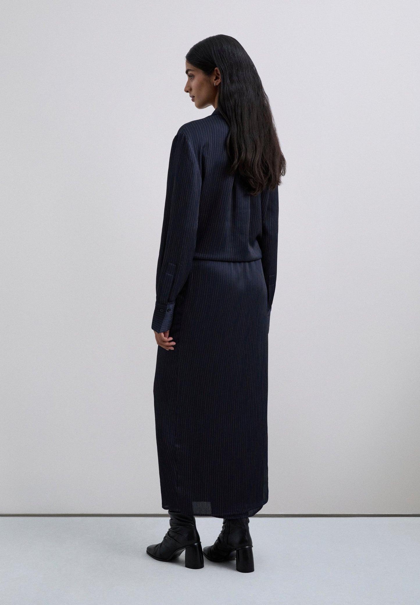 SAIA COMPRIDA RISCA DIPLOMÁTICA