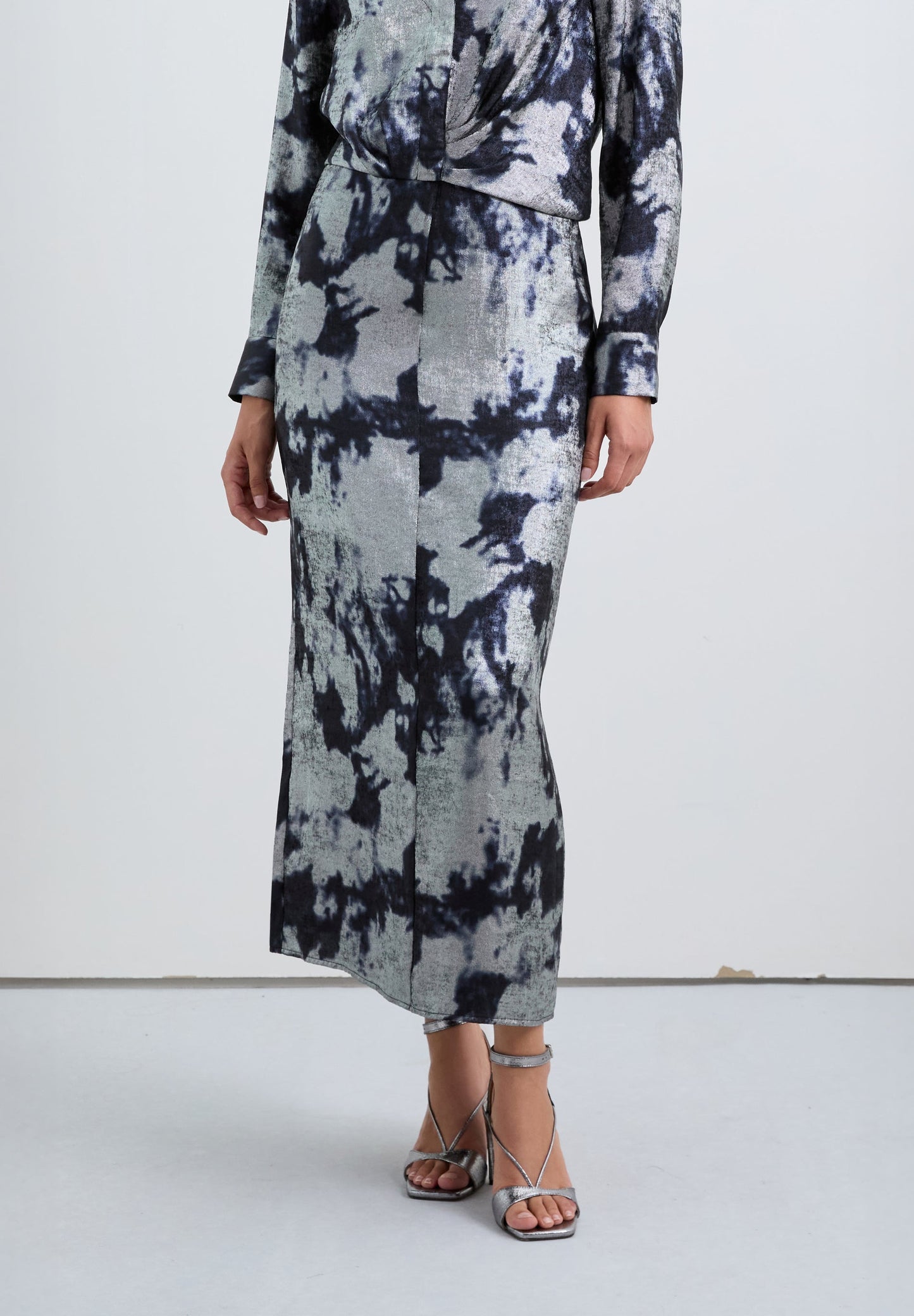 SAIA TIE-DYE PORMENORES METALIZADOS