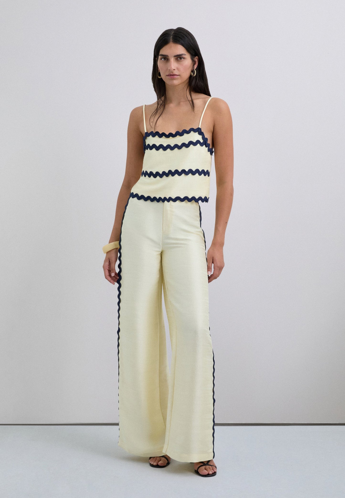 TOP COM ONDAS EM CONTRASTE