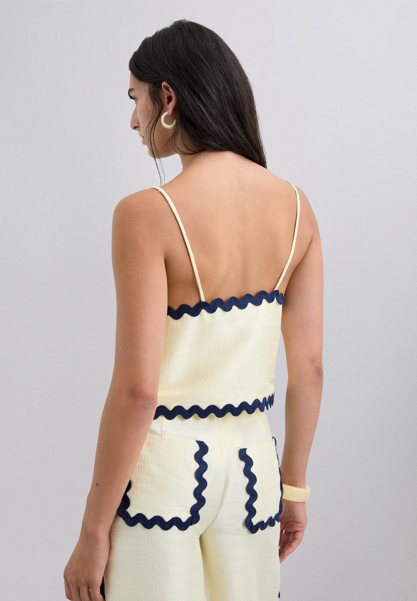 TOP COM ONDAS EM CONTRASTE