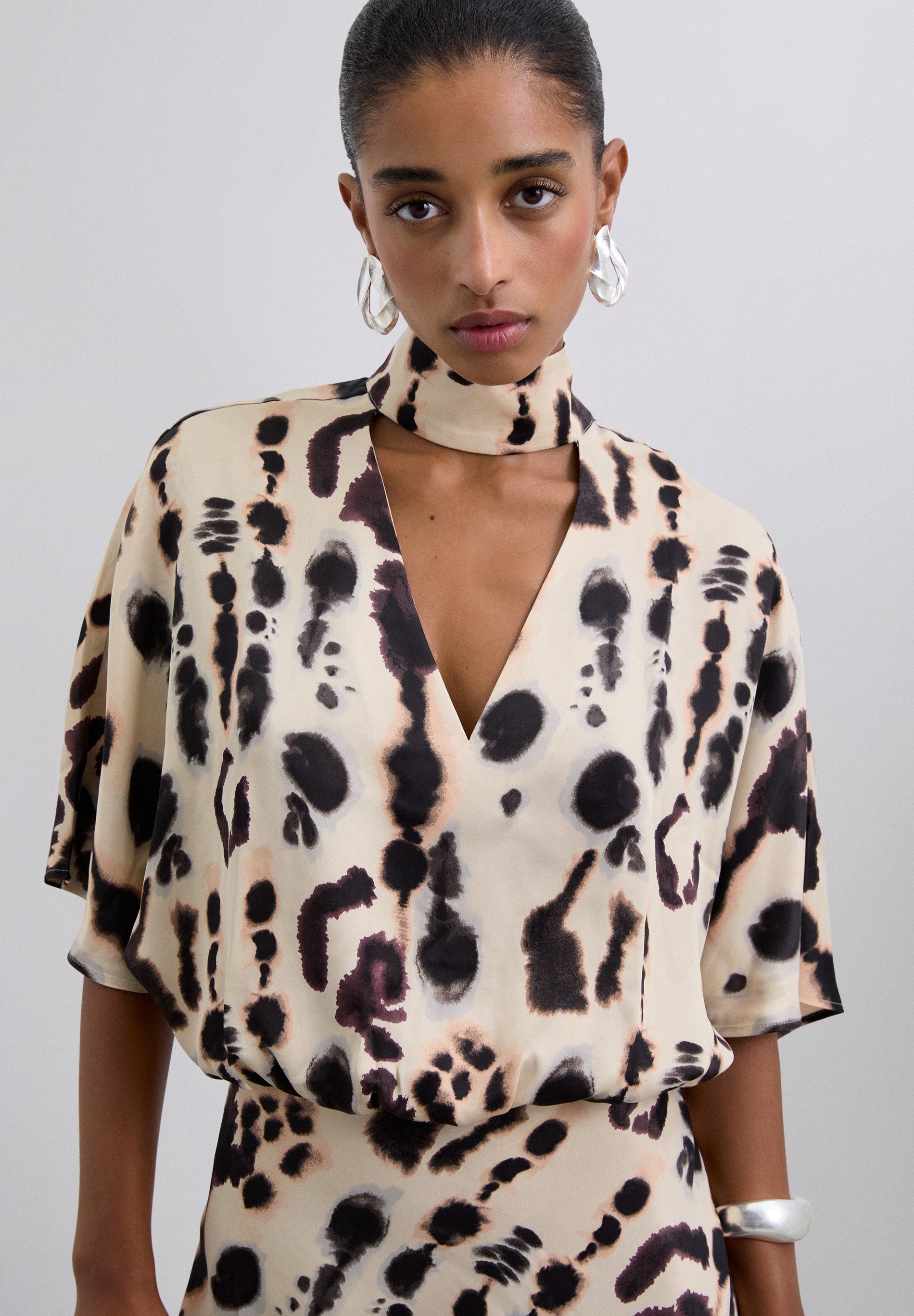 CAMISA ACETINADA FLUIDA