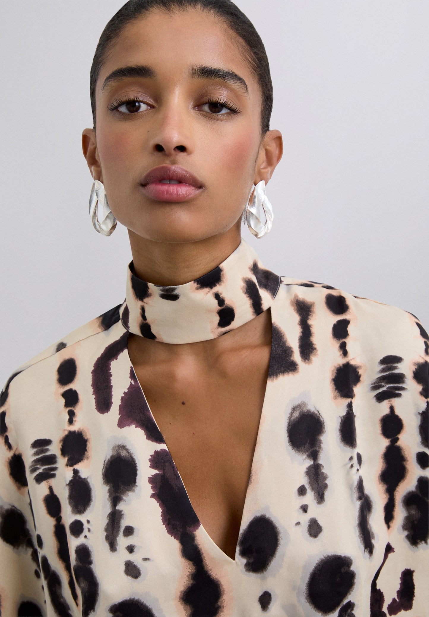 CAMISA ACETINADA FLUIDA