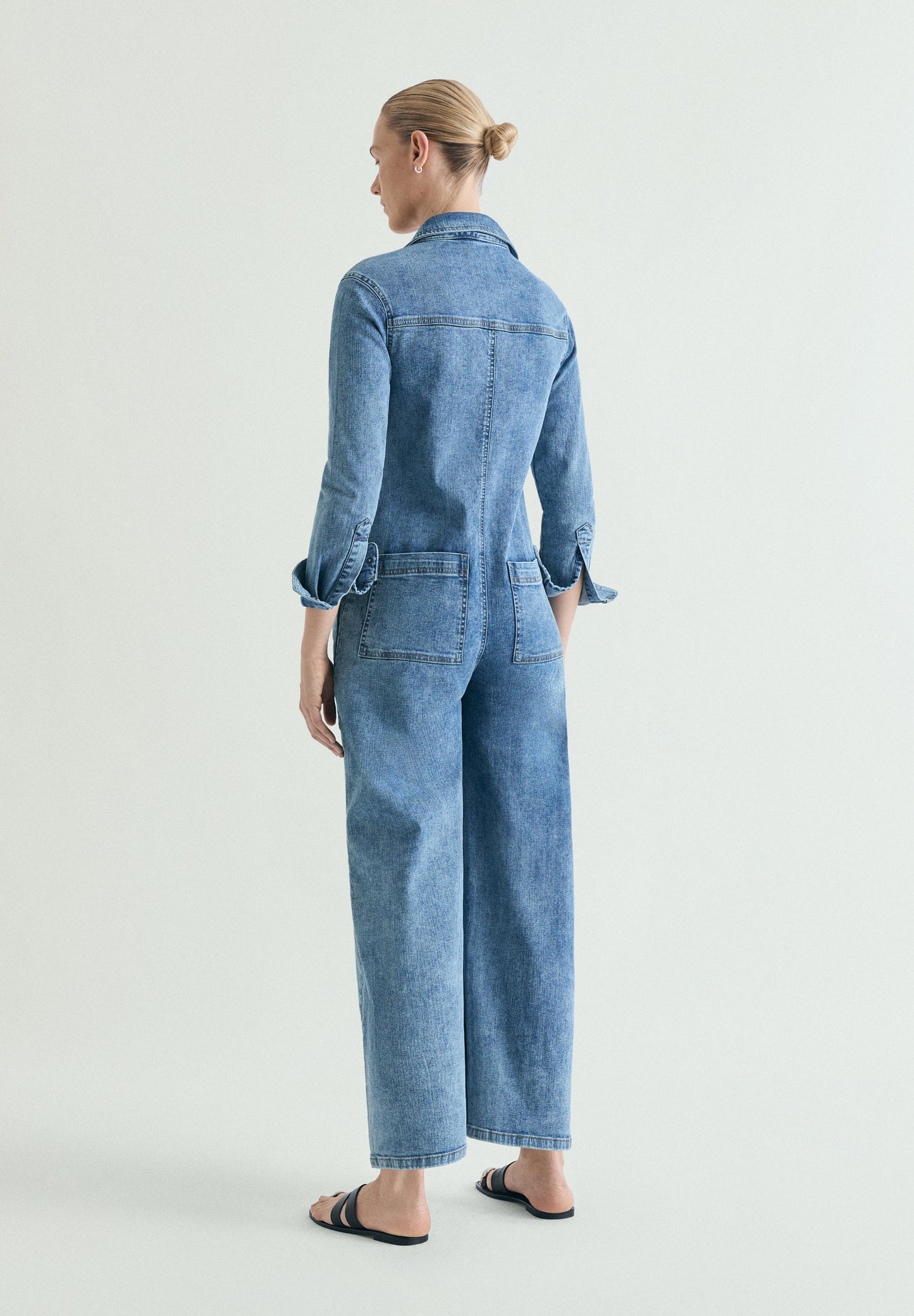 MACACÃO JEANS COM BOLSOS