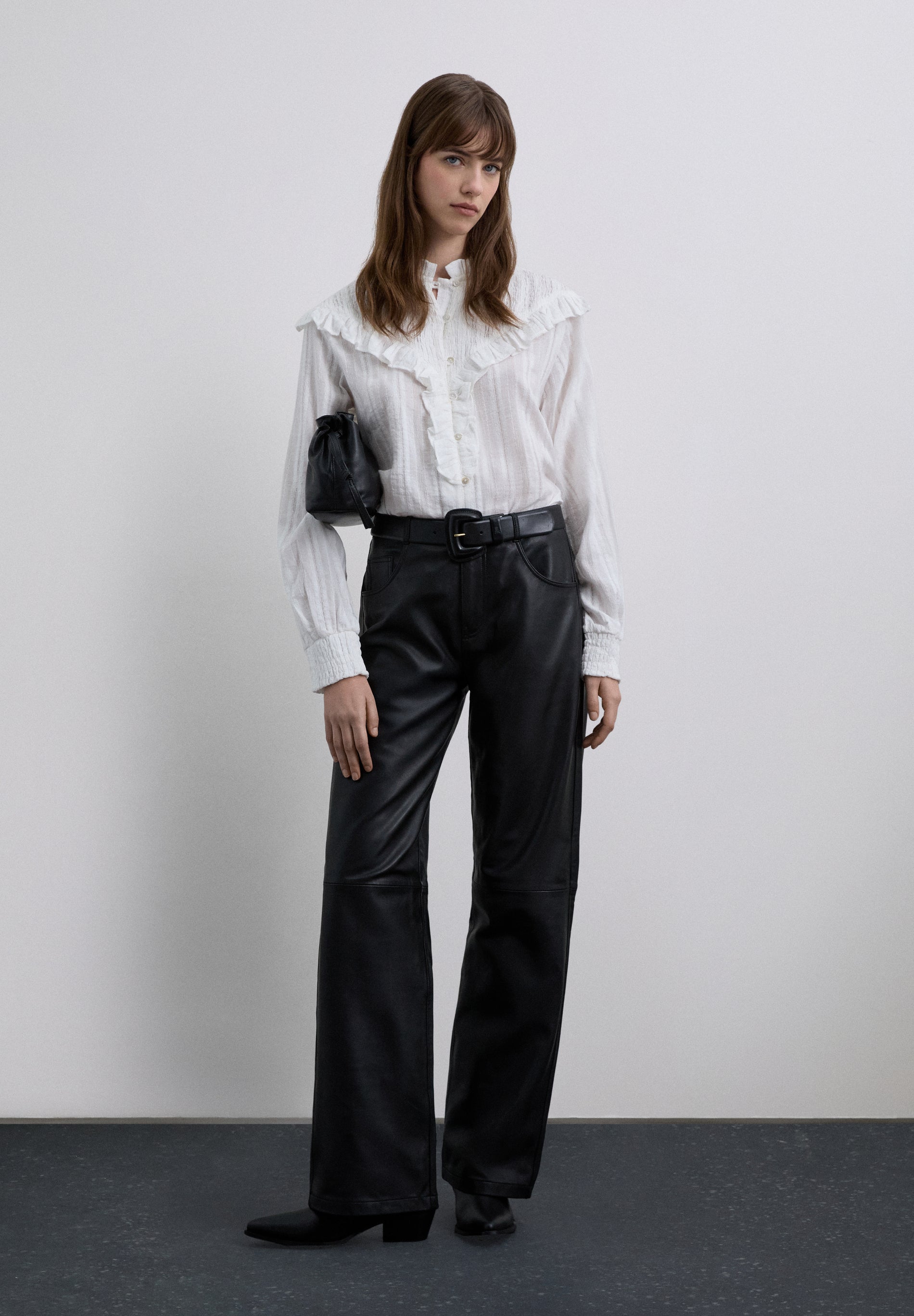 CALÇAS PELE DIREITAS