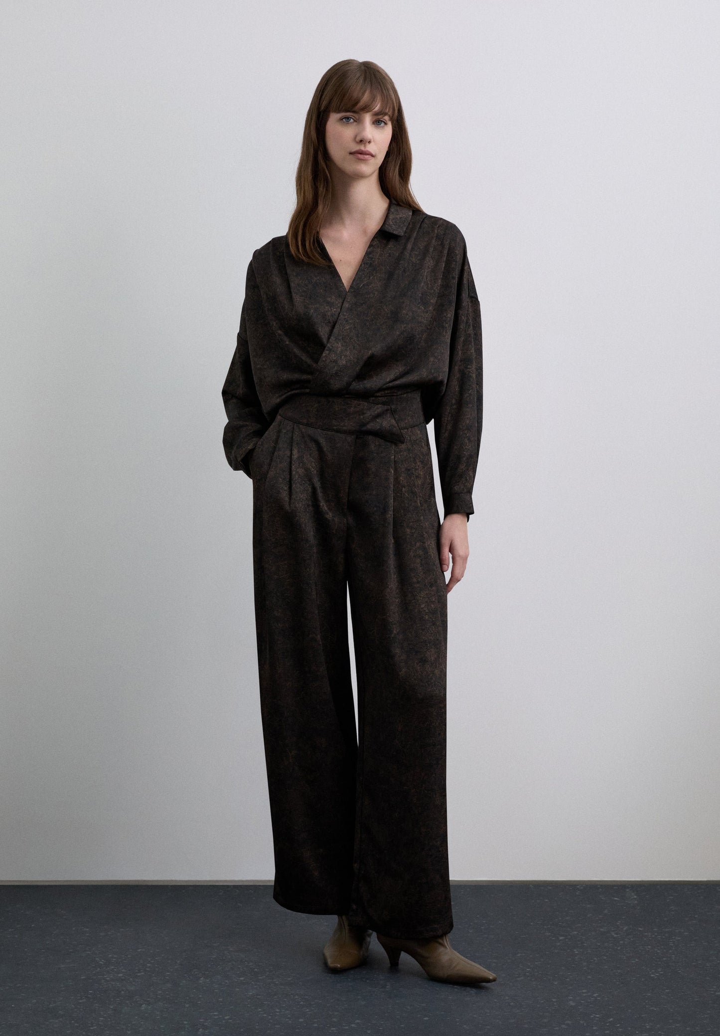 CALÇAS PADRÃO ACETINADAS