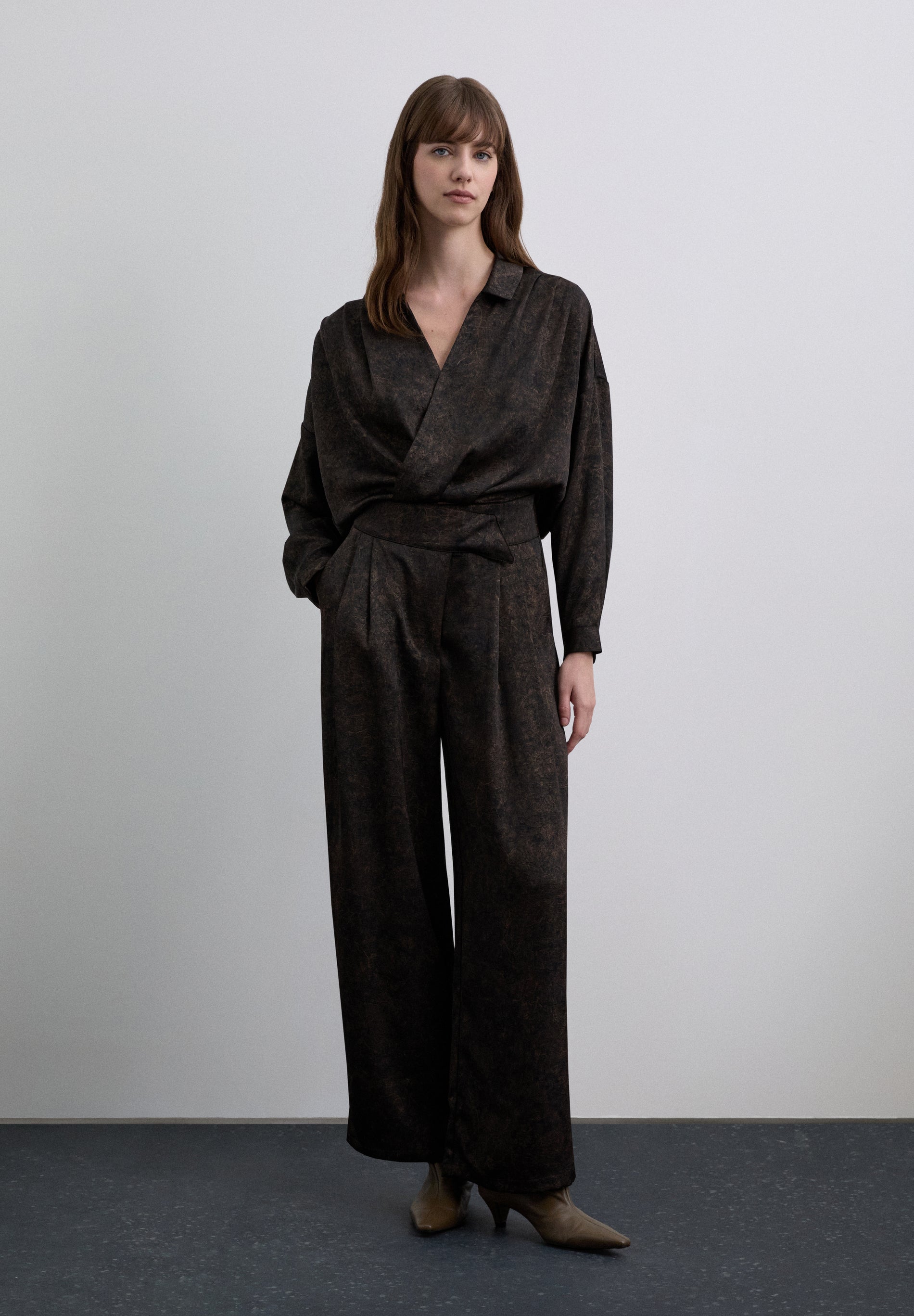 CALÇAS PADRÃO ACETINADAS