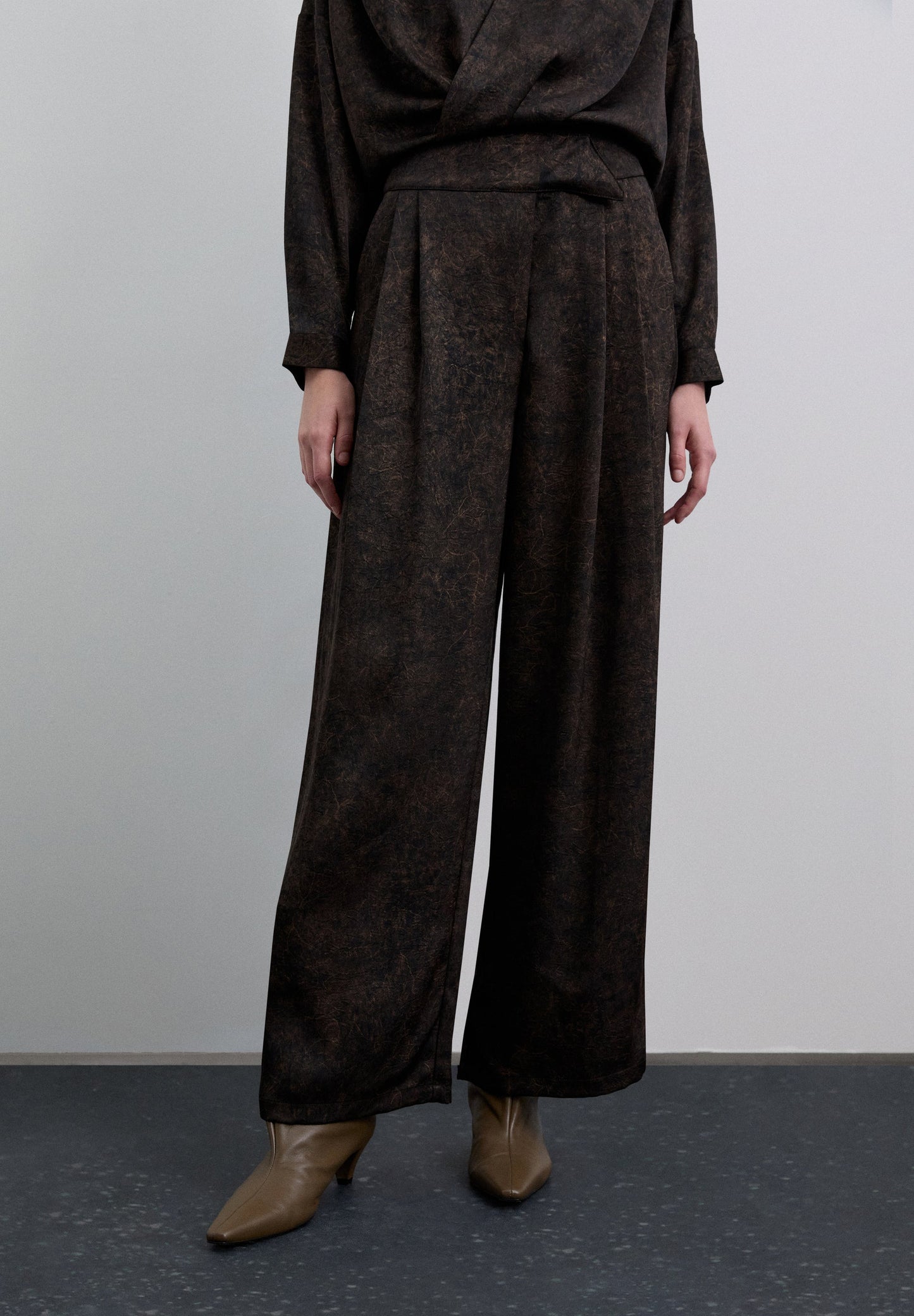 CALÇAS PADRÃO ACETINADAS