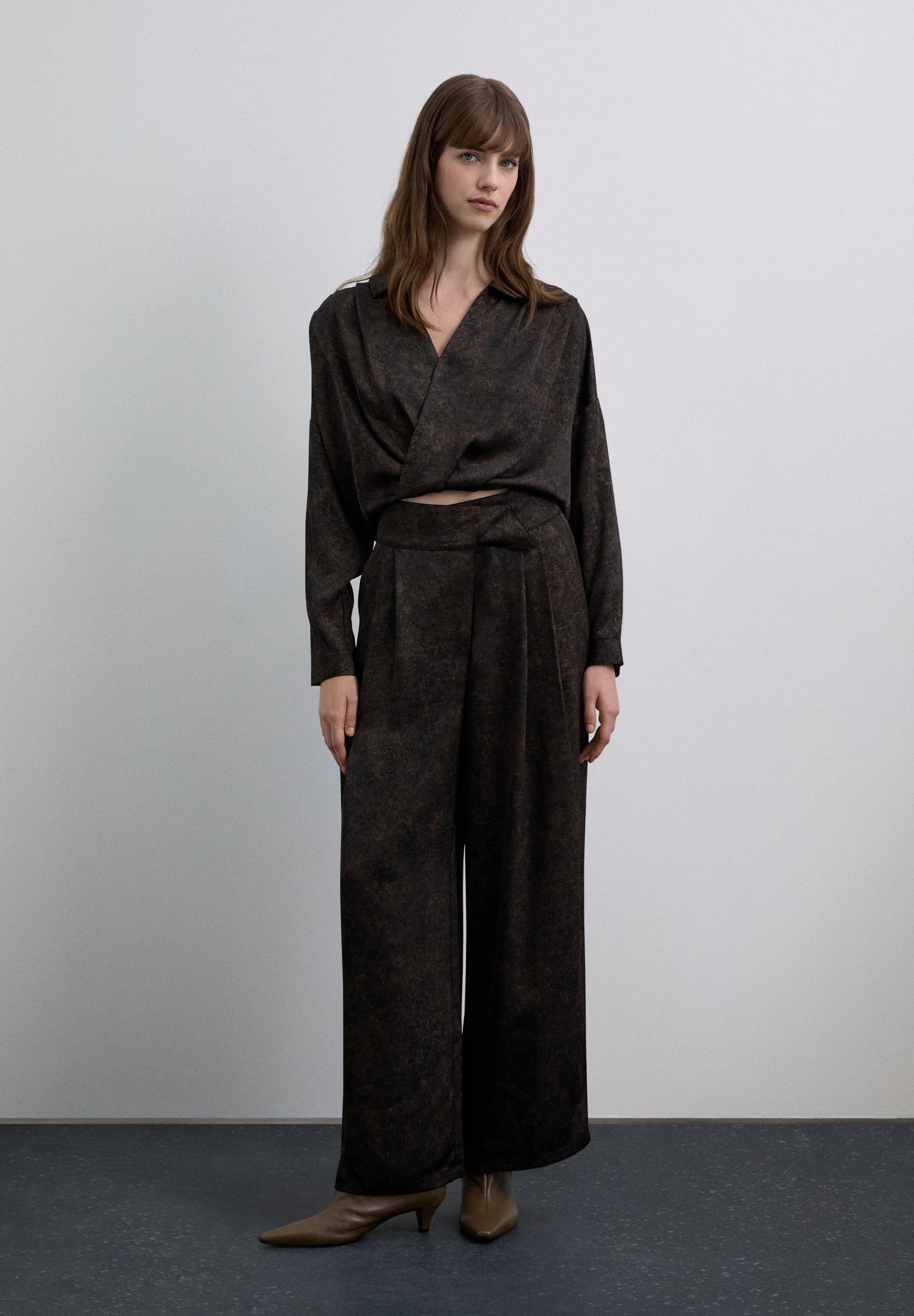 CALÇAS PADRÃO ACETINADAS