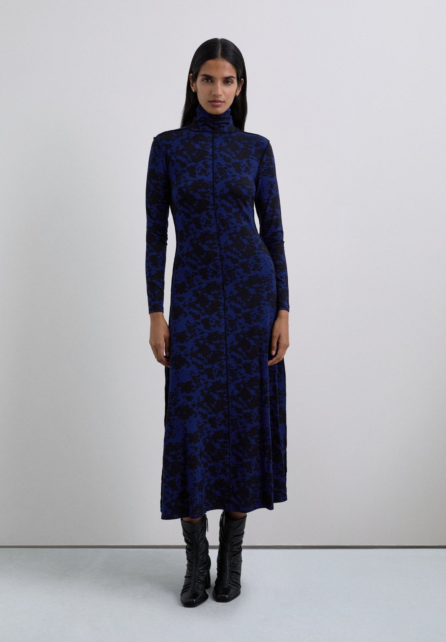 VESTIDO MIDI COM ESTAMPADO ANIMAL