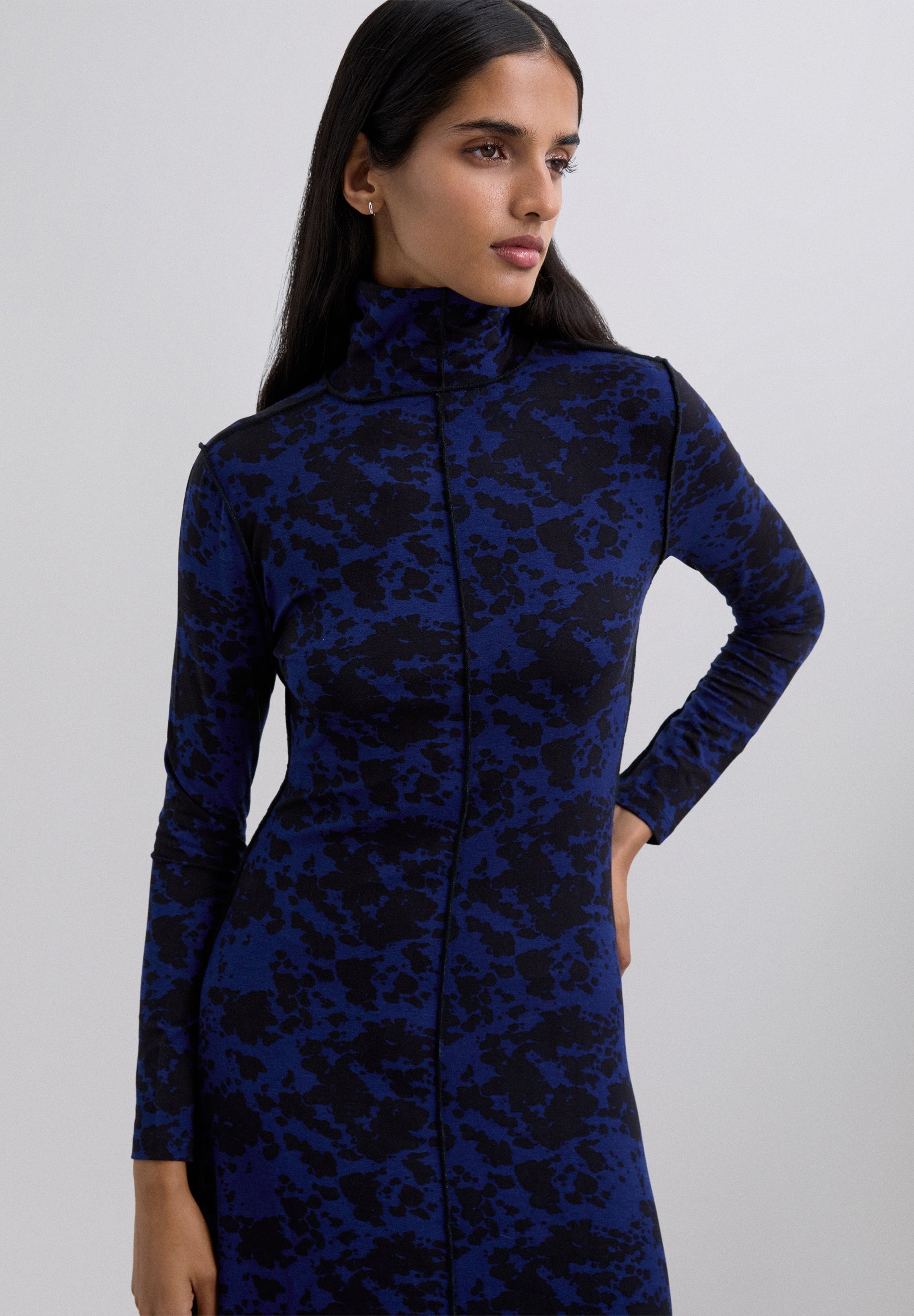 VESTIDO MIDI COM ESTAMPADO ANIMAL