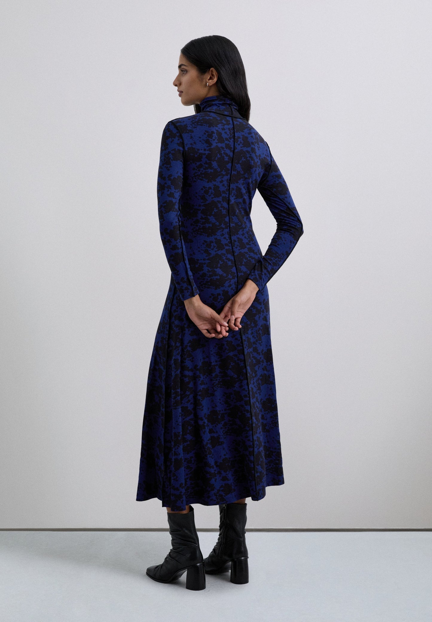 VESTIDO MIDI COM ESTAMPADO ANIMAL