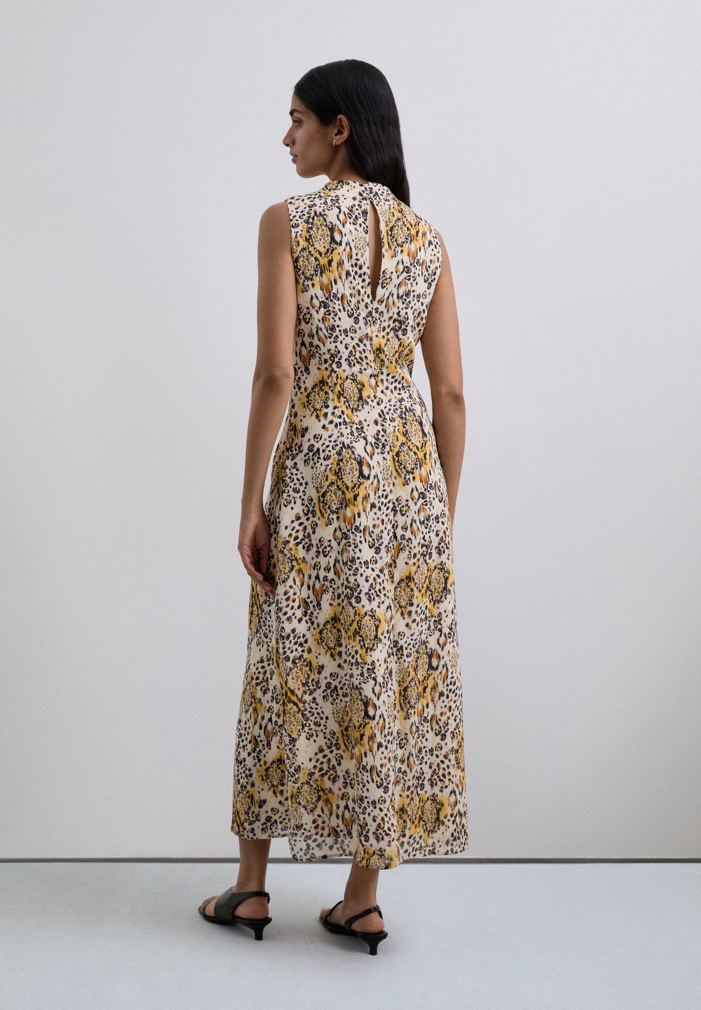 VESTIDO COMPRIDO COM ESTAMPADO ANIMAL