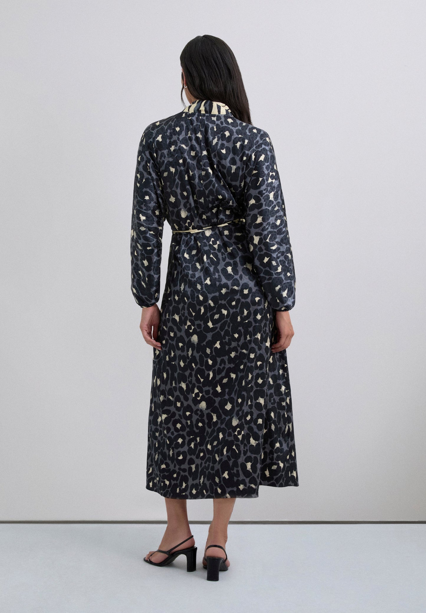 VESTIDO COMPRIDO COM ESTAMPADO ANIMAL