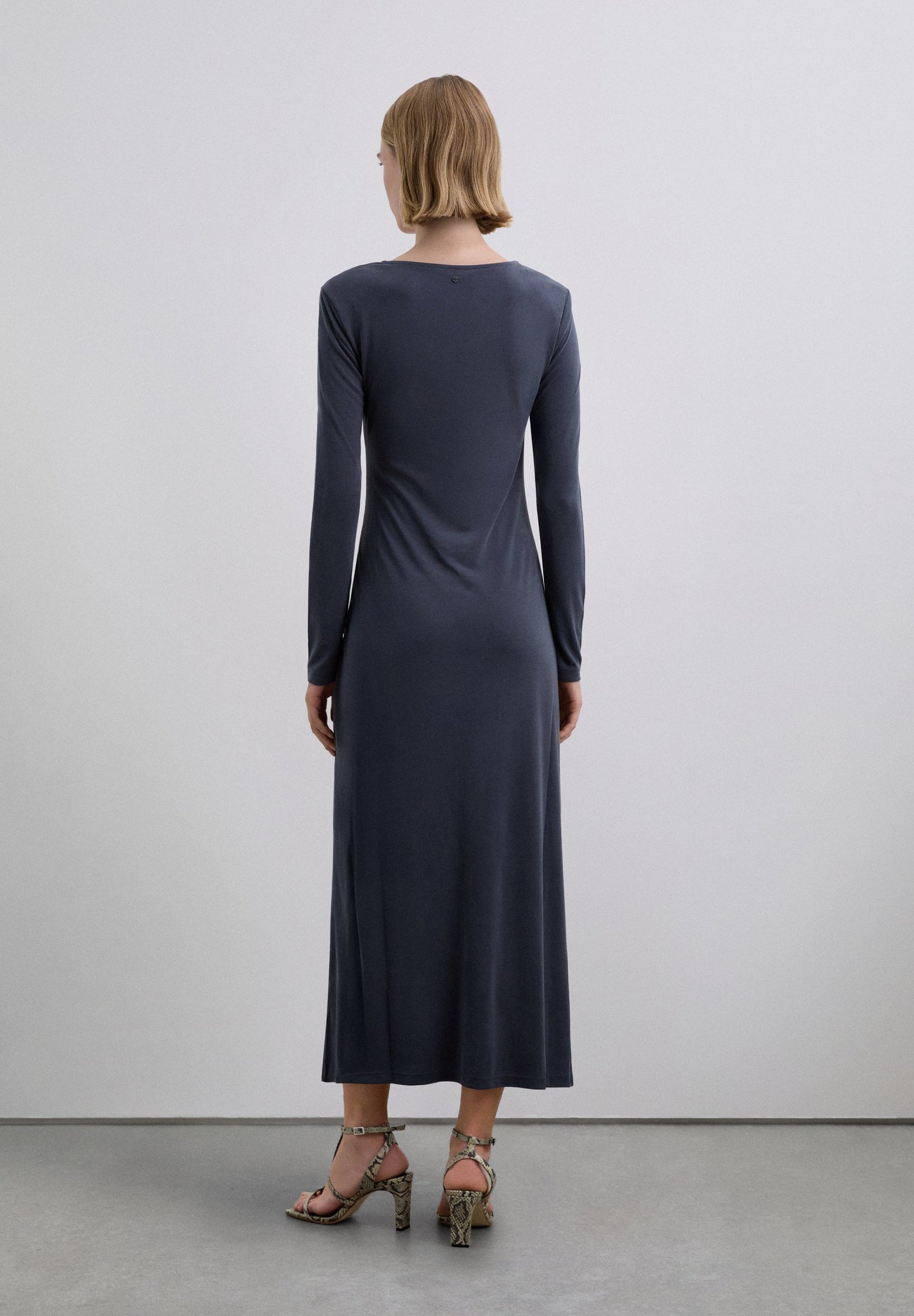 VESTIDO COMPRIDO FRANZIDO COM ABERTURA