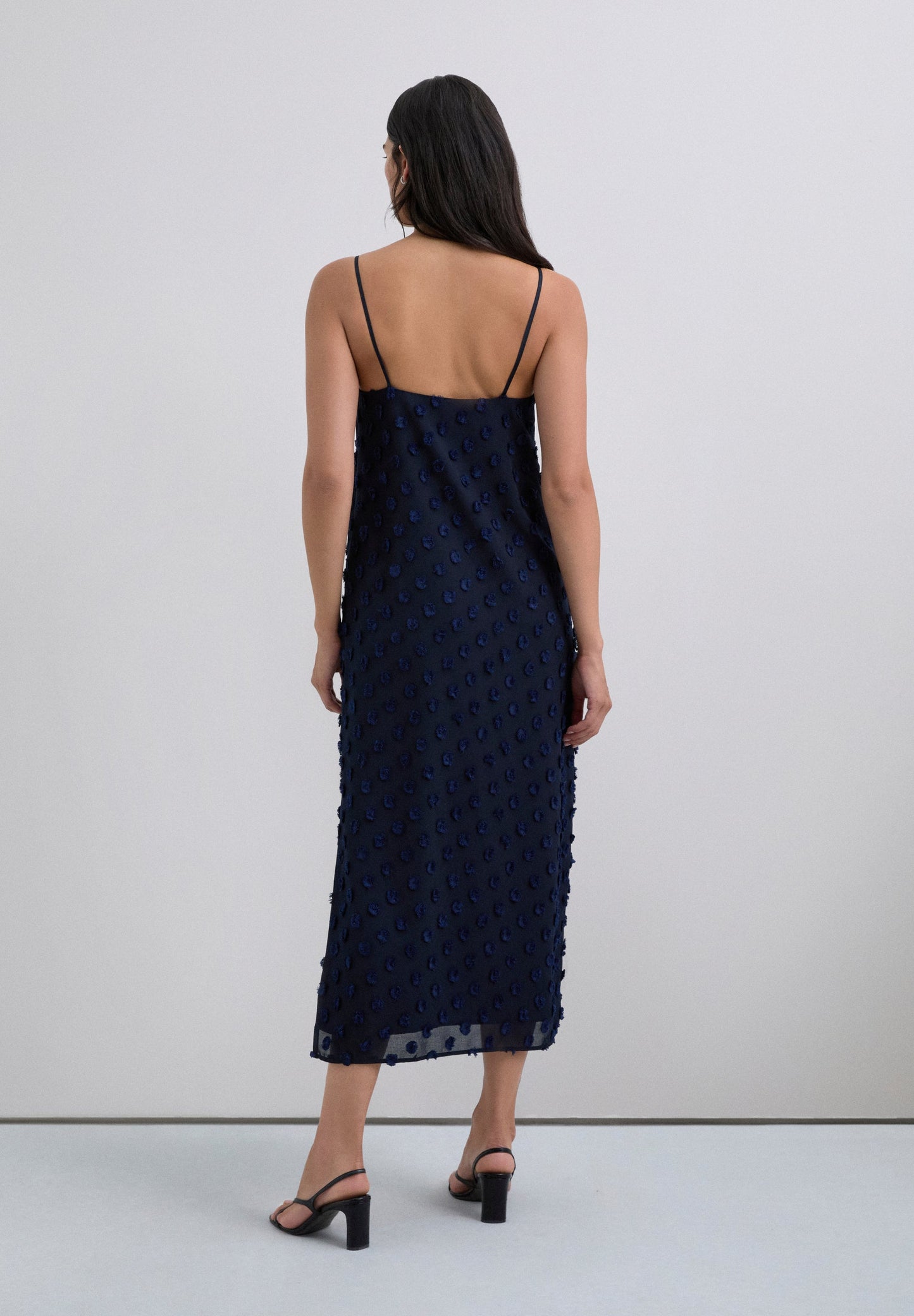 VESTIDO MIDI ÀS BOLINHAS