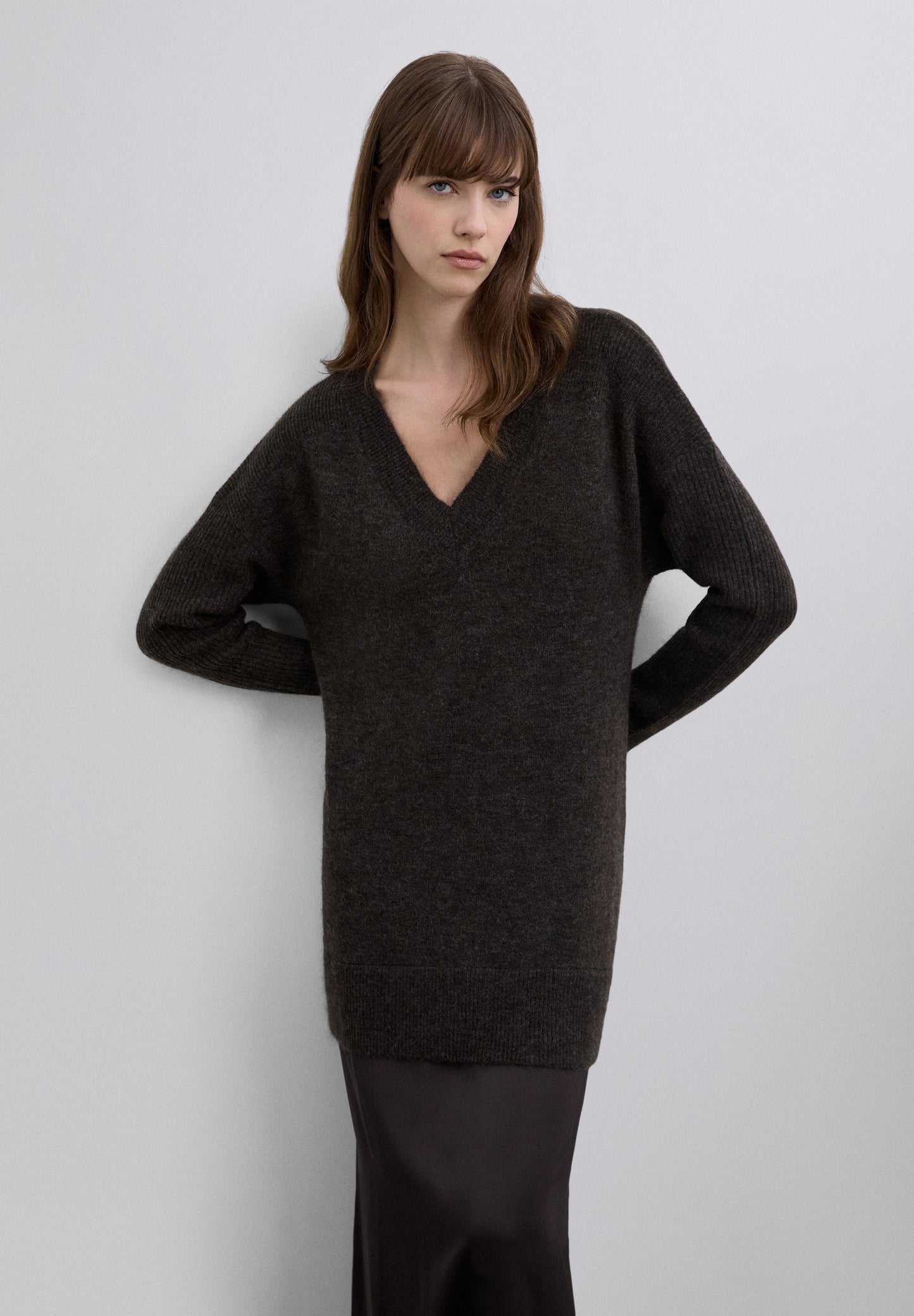 VESTIDO MIDI DE MALHA E PORMENOR RENDADO