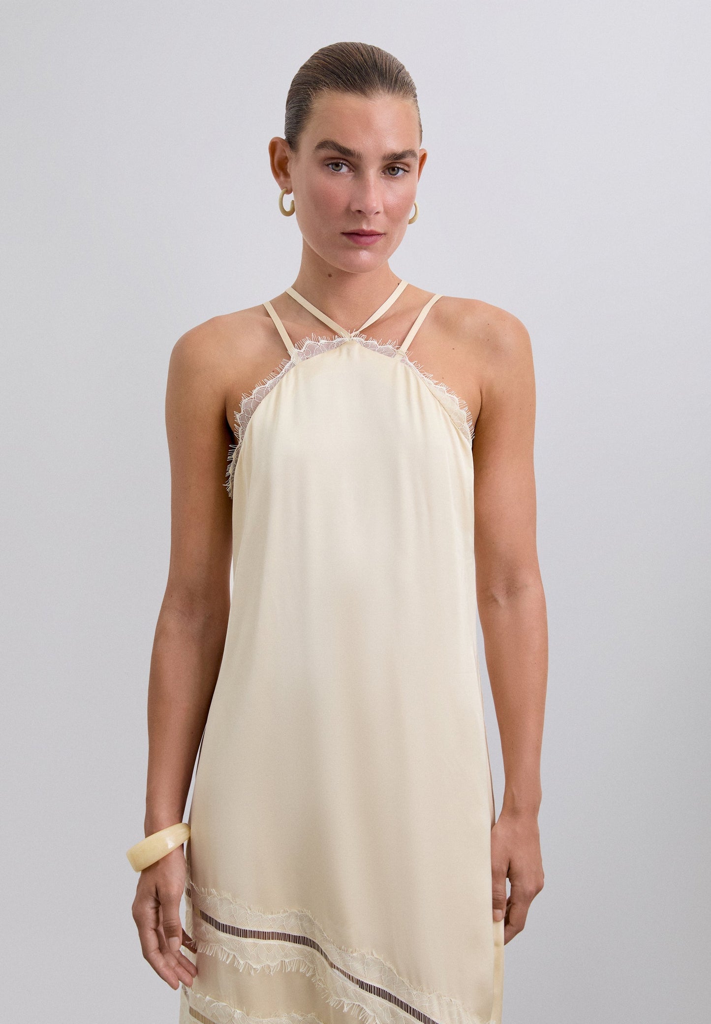 VESTIDO RENDADO ACETINADO